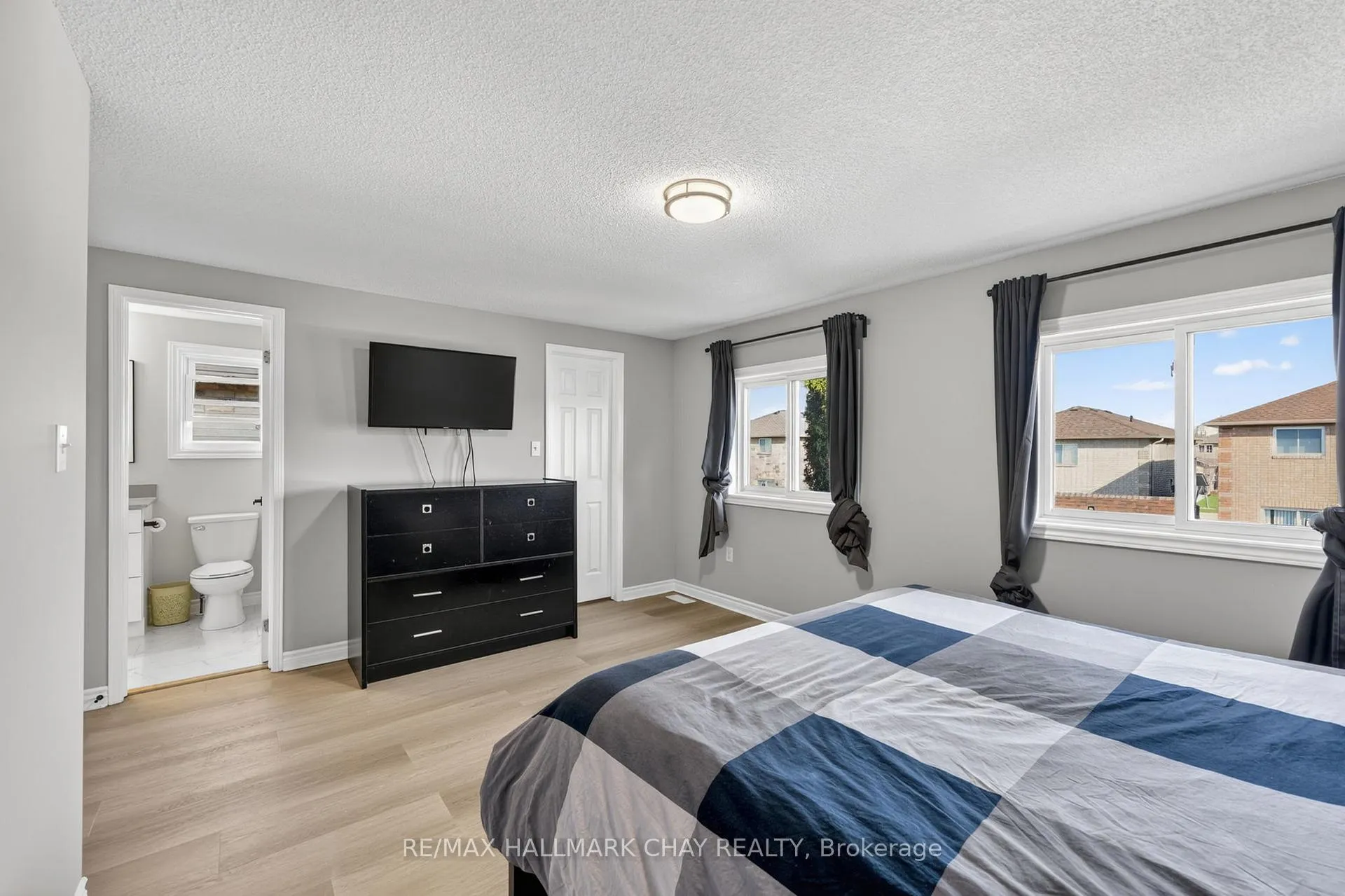 Photo 21 of 37 Majesty Boulevard, Barrie, Innis-Shore — HOMEH