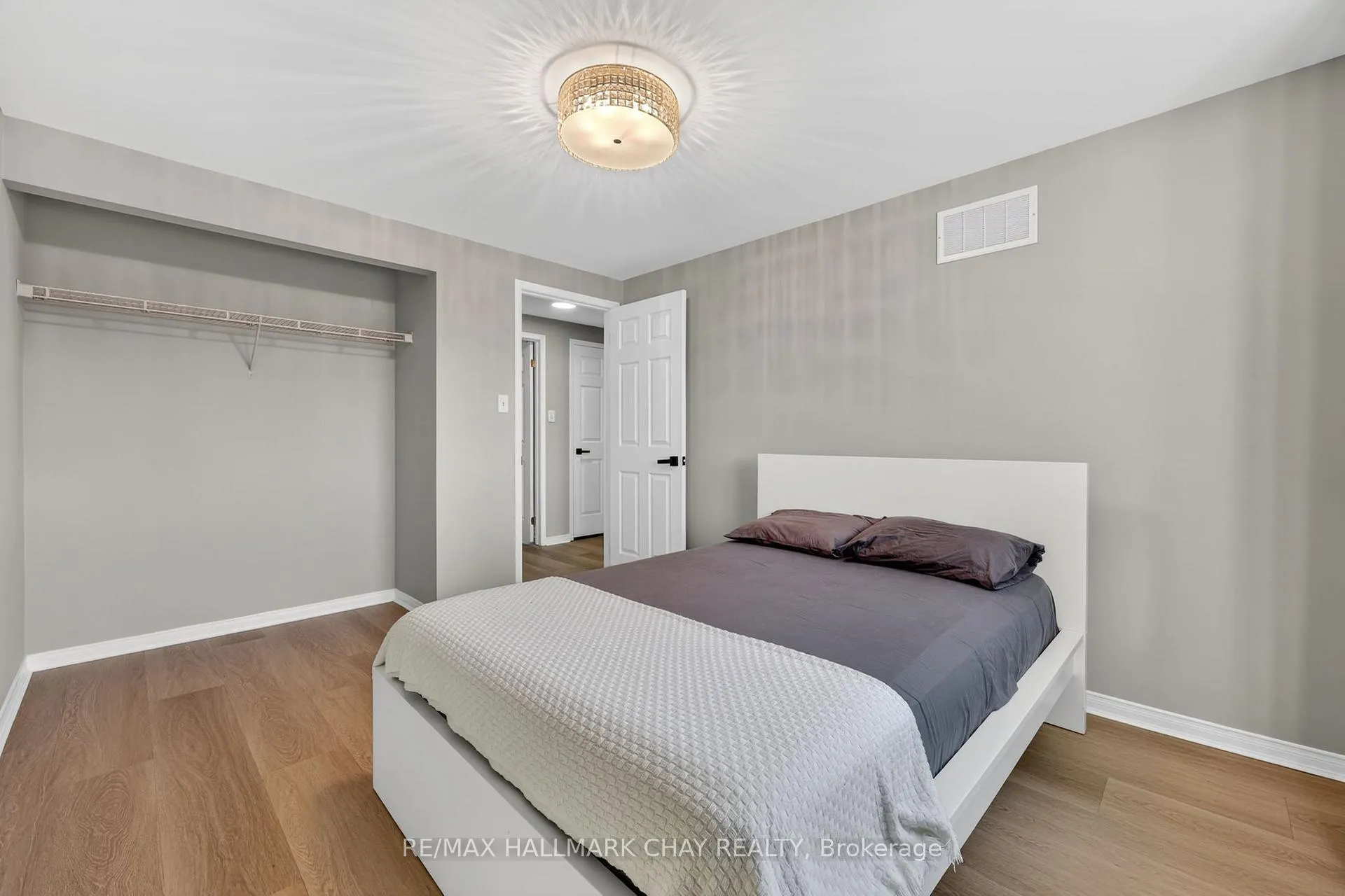 Photo 23 of 37 Majesty Boulevard, Barrie, Innis-Shore — HOMEH
