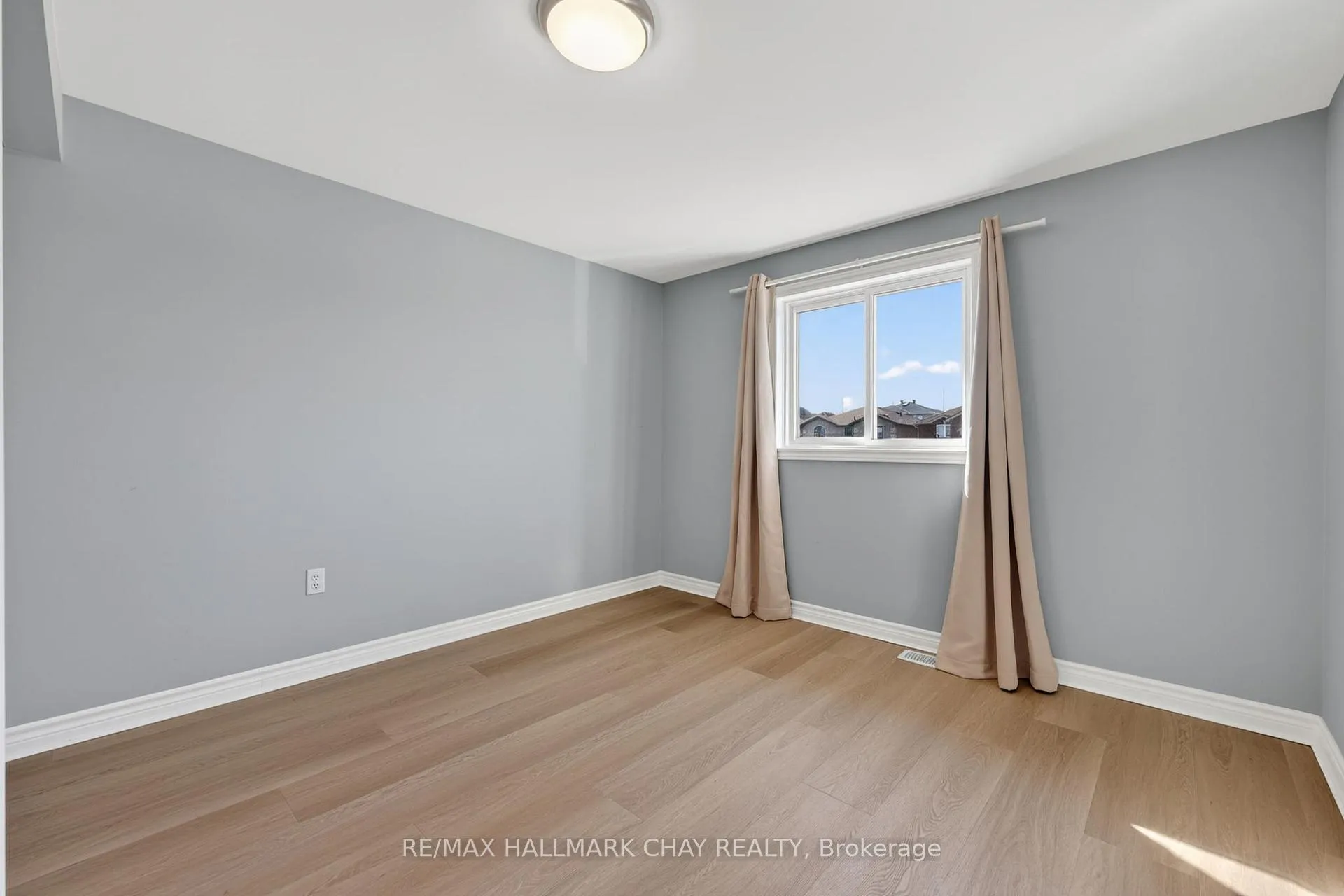 Photo 25 of 37 Majesty Boulevard, Barrie, Innis-Shore — HOMEH