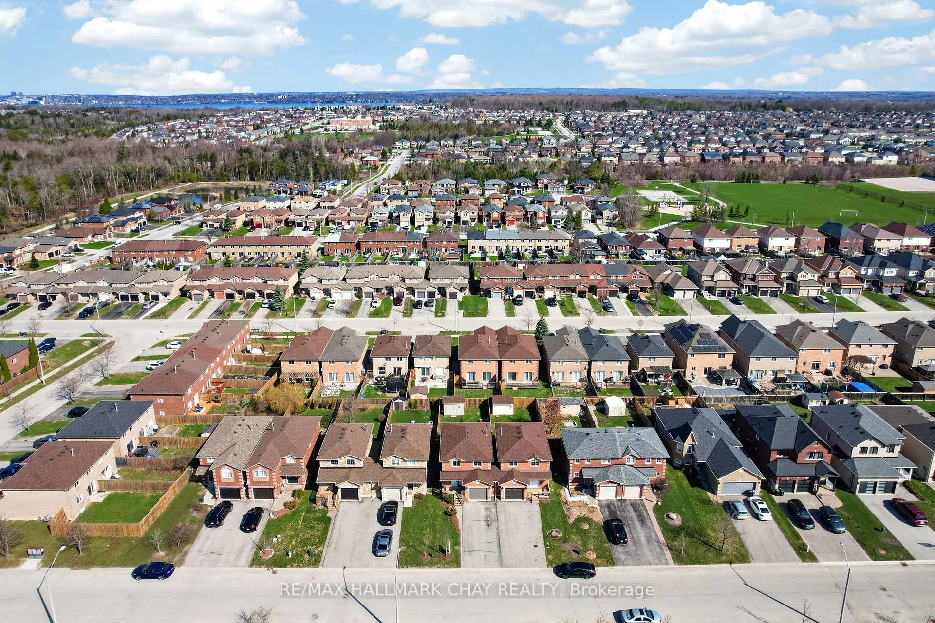 Photo 42 of 37 Majesty Boulevard, Barrie, Innis-Shore — HOMEH
