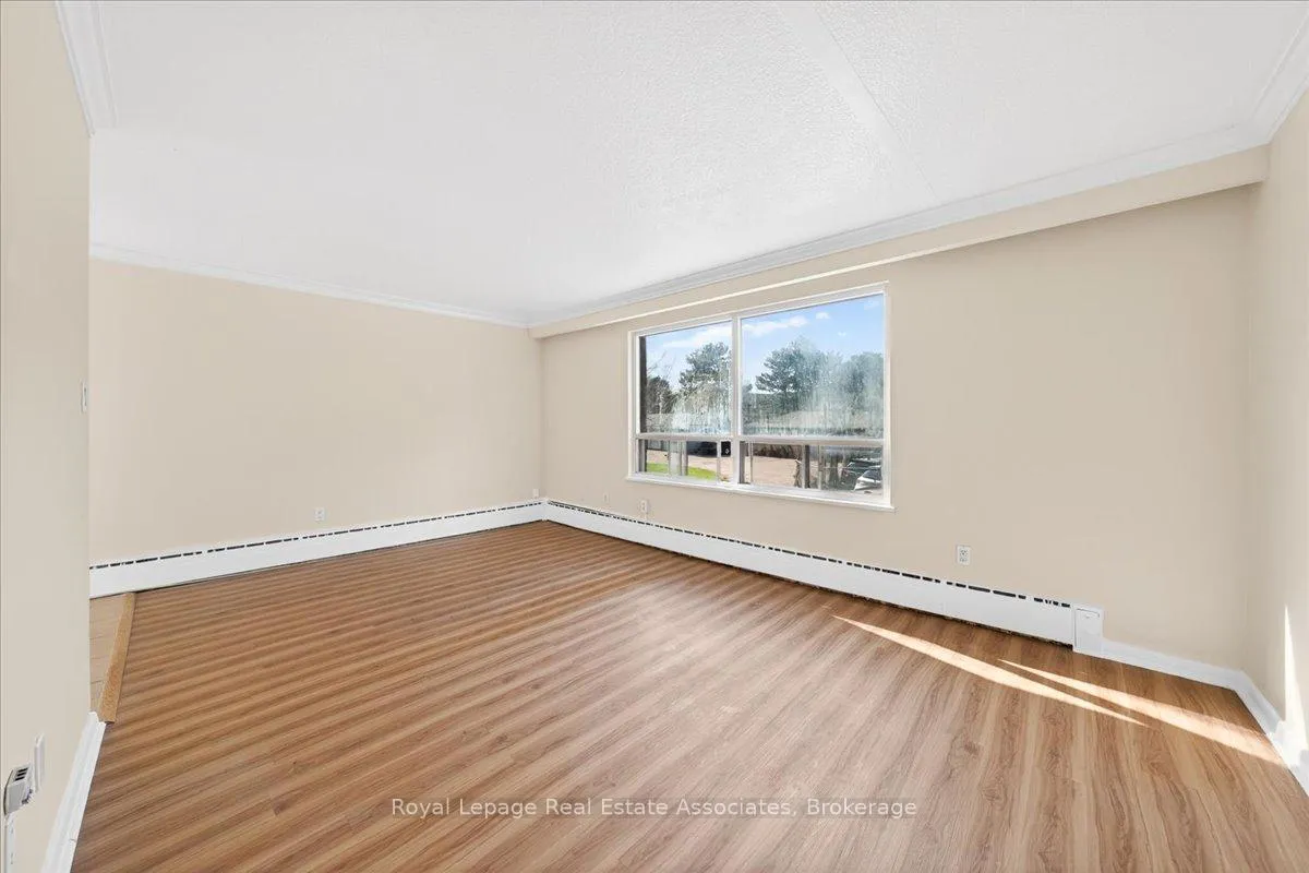 Photo 7 of Unit 4, 10 Wasdale Crescent, Toronto, Englemount-Lawrence — HOMEH