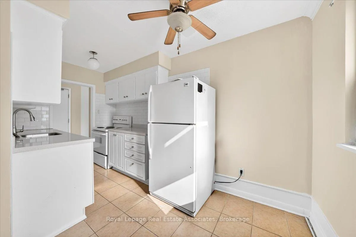Photo 11 of Unit 4, 10 Wasdale Crescent, Toronto, Englemount-Lawrence — HOMEH