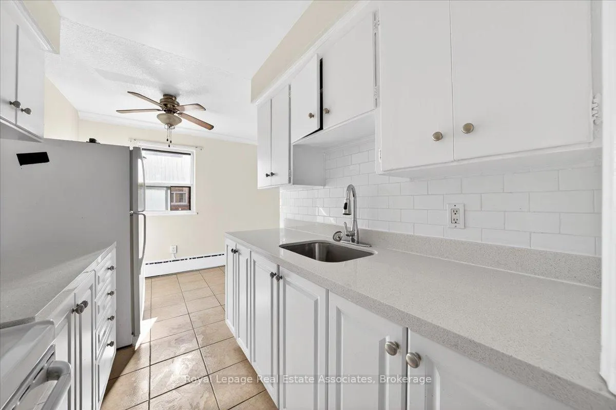 Photo 14 of Unit 4, 10 Wasdale Crescent, Toronto, Englemount-Lawrence — HOMEH