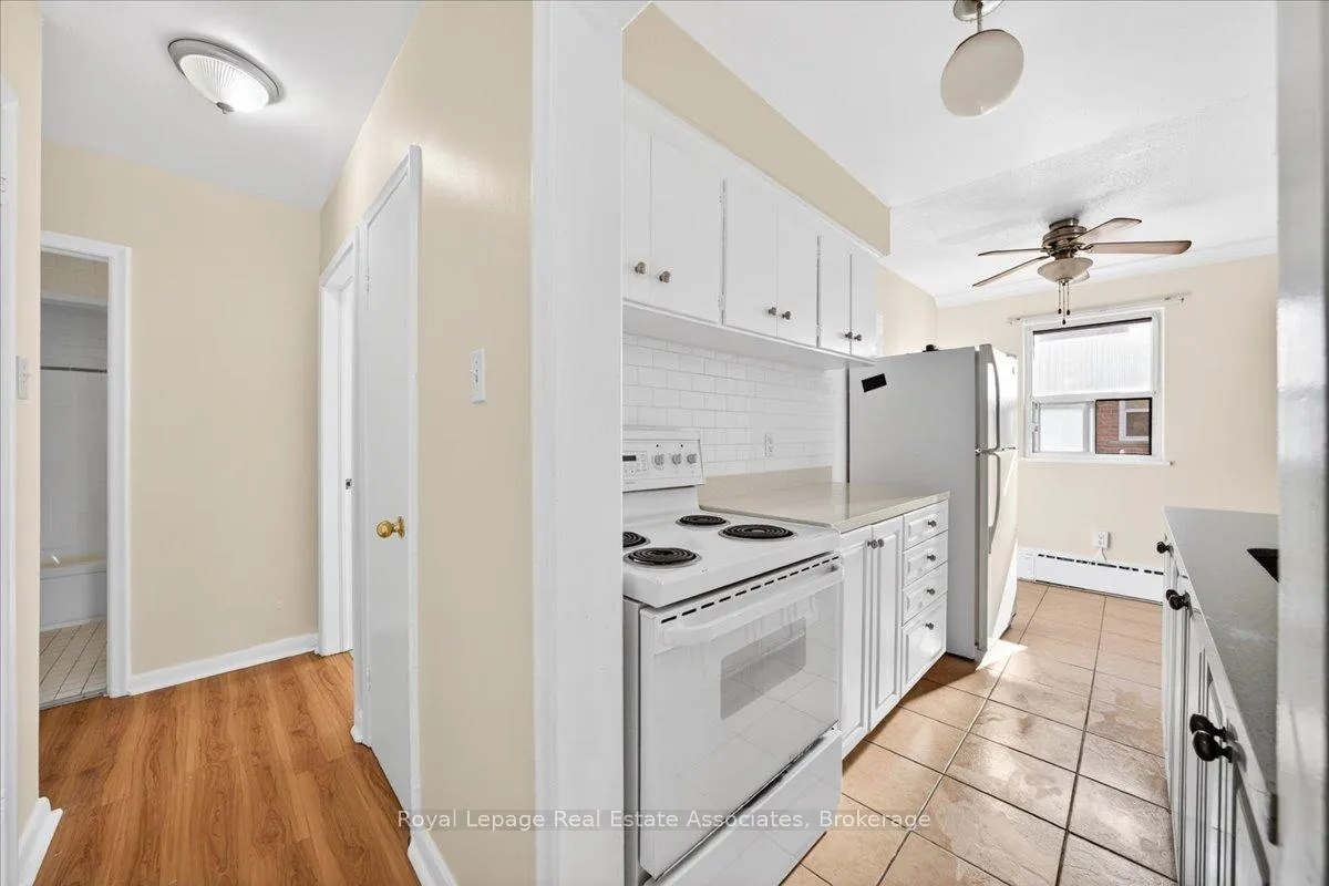 Photo 15 of Unit 4, 10 Wasdale Crescent, Toronto, Englemount-Lawrence — HOMEH