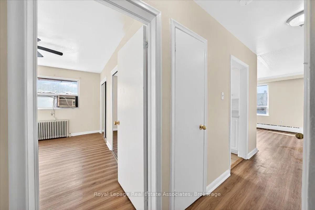 Photo 16 of Unit 4, 10 Wasdale Crescent, Toronto, Englemount-Lawrence — HOMEH