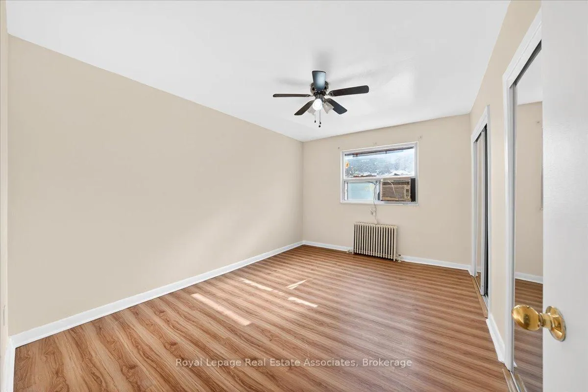 Photo 17 of Unit 4, 10 Wasdale Crescent, Toronto, Englemount-Lawrence — HOMEH