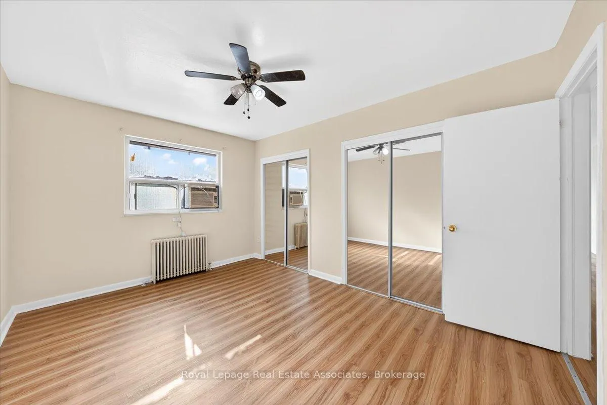 Photo 18 of Unit 4, 10 Wasdale Crescent, Toronto, Englemount-Lawrence — HOMEH