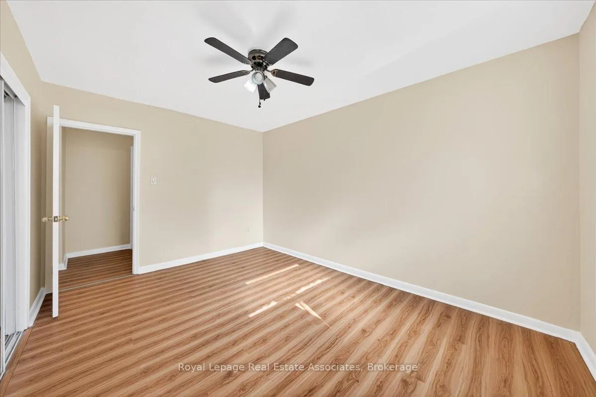Photo 19 of Unit 4, 10 Wasdale Crescent, Toronto, Englemount-Lawrence — HOMEH