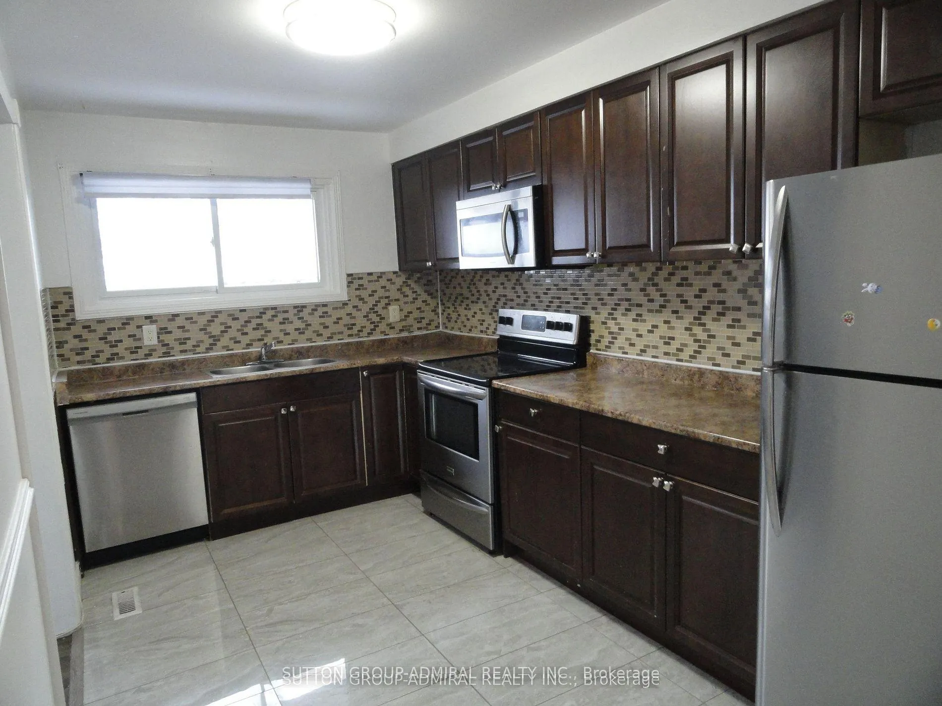 Photo 4 of 137 Ashton Crescent, Brampton, Central Park — HOMEH