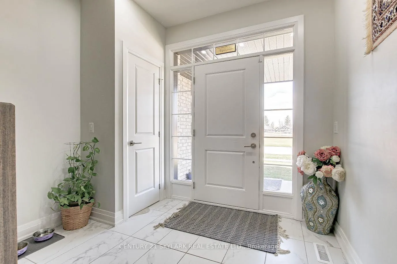 Photo 3 of 2033 Lockwood Crescent, Strathroy-Caradoc, Rural Strathroy-Caradoc — HOMEH