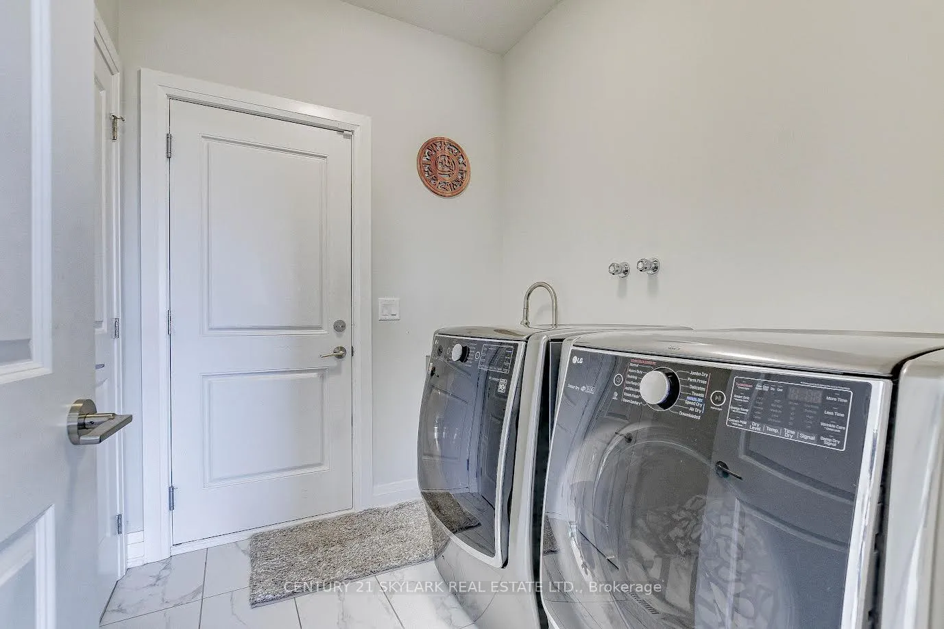 Photo 14 of 2033 Lockwood Crescent, Strathroy-Caradoc, Rural Strathroy-Caradoc — HOMEH