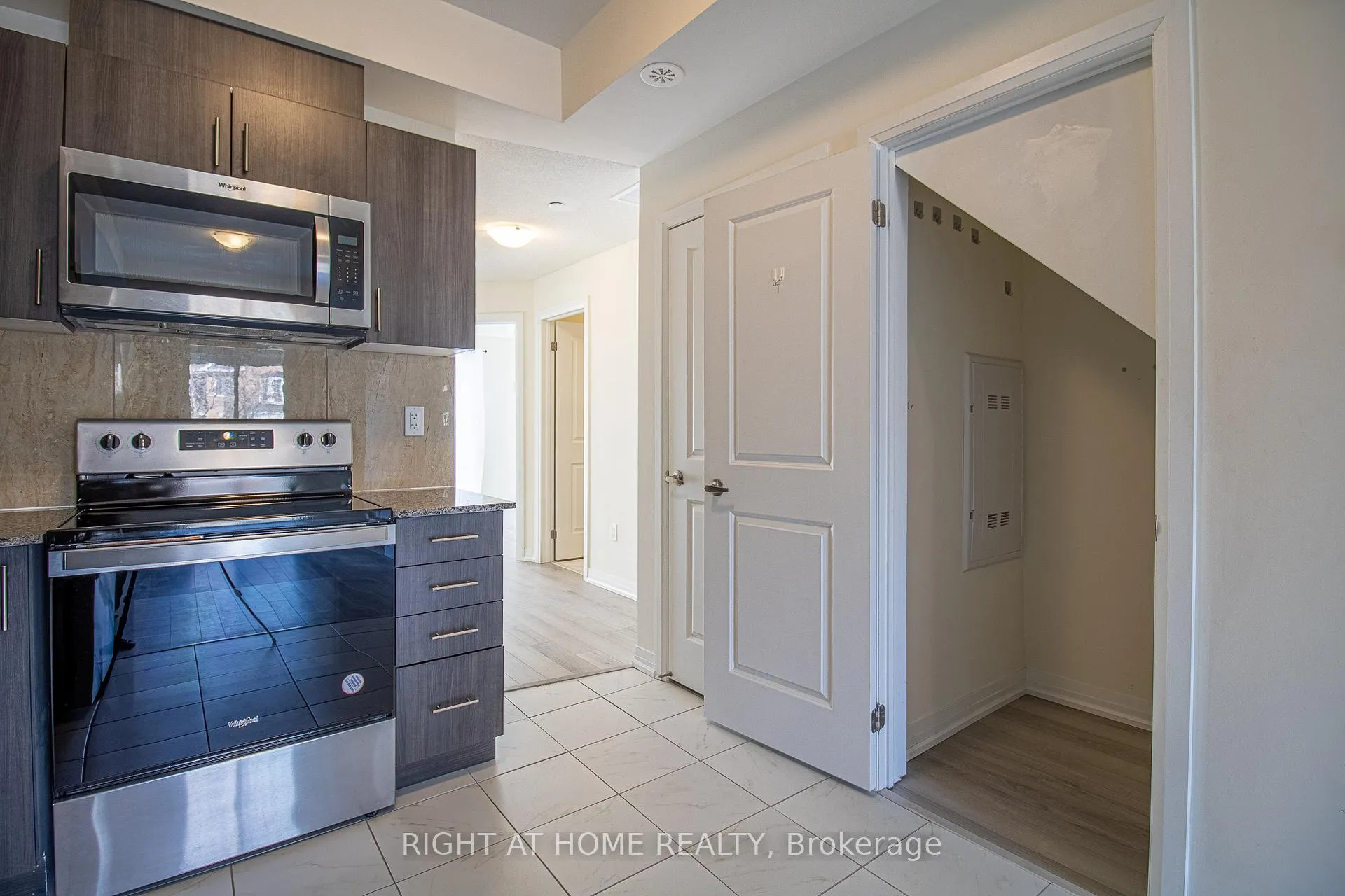 Photo 15 of Unit 2, 255 McLevin Avenue, Scarborough, Malvern — HOMEH