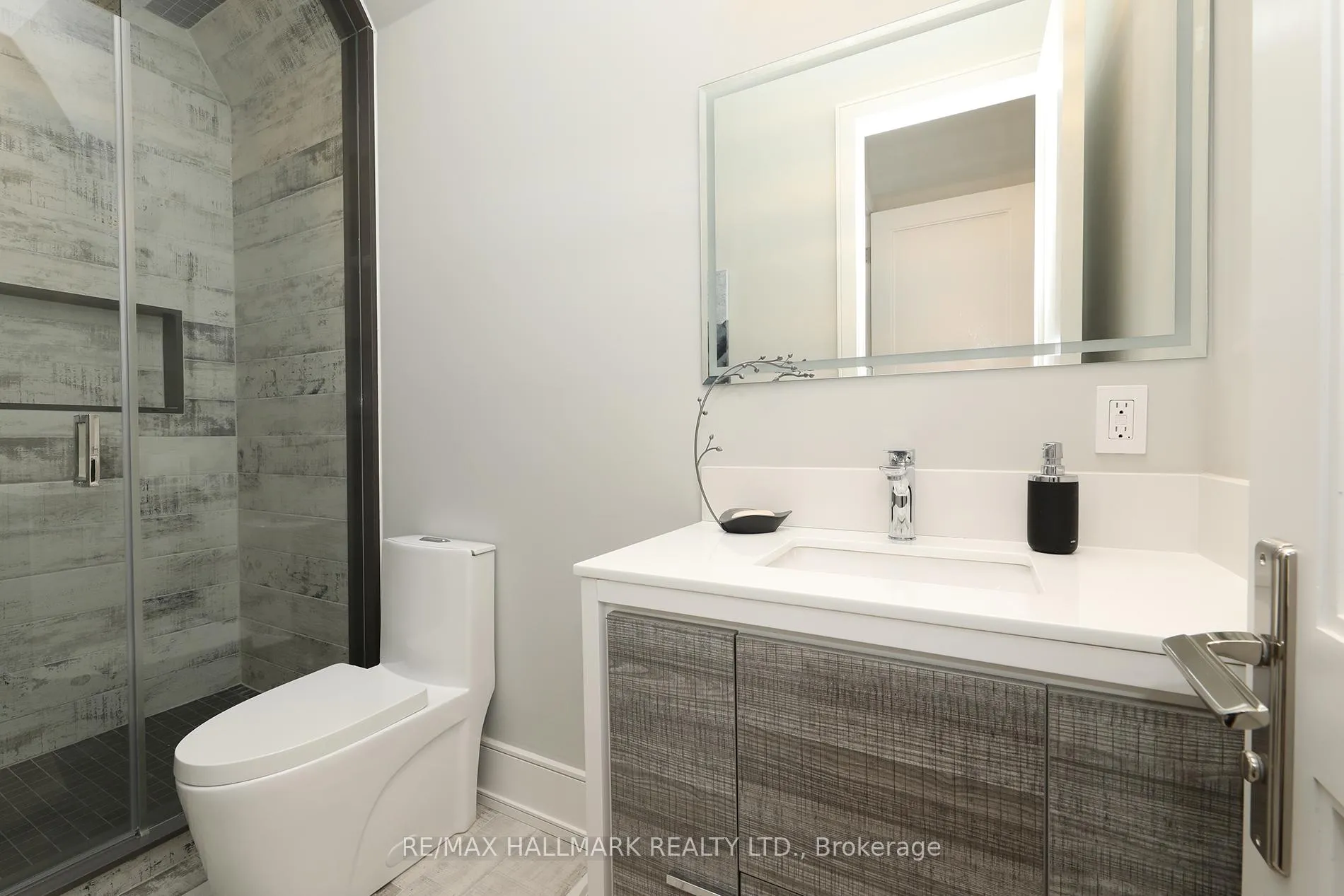 Photo 33 of 159 Roe Avenue, Toronto, Bedford Park-Nortown — HOMEH