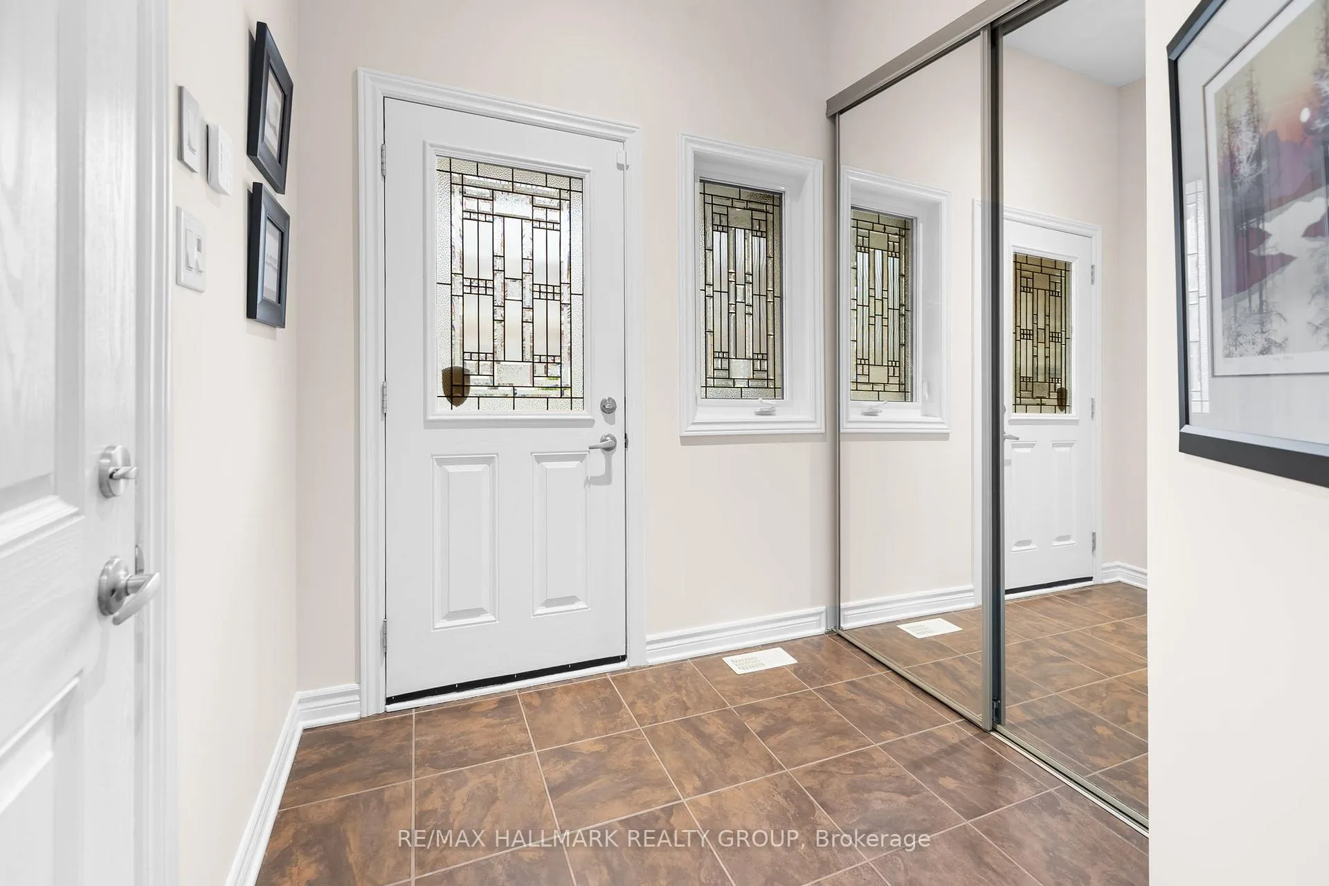 Photo 3 of 548 Langelier Avenue, Ottawa, Mer Bleue/Bradley Estates/Anderson Park — HOMEH