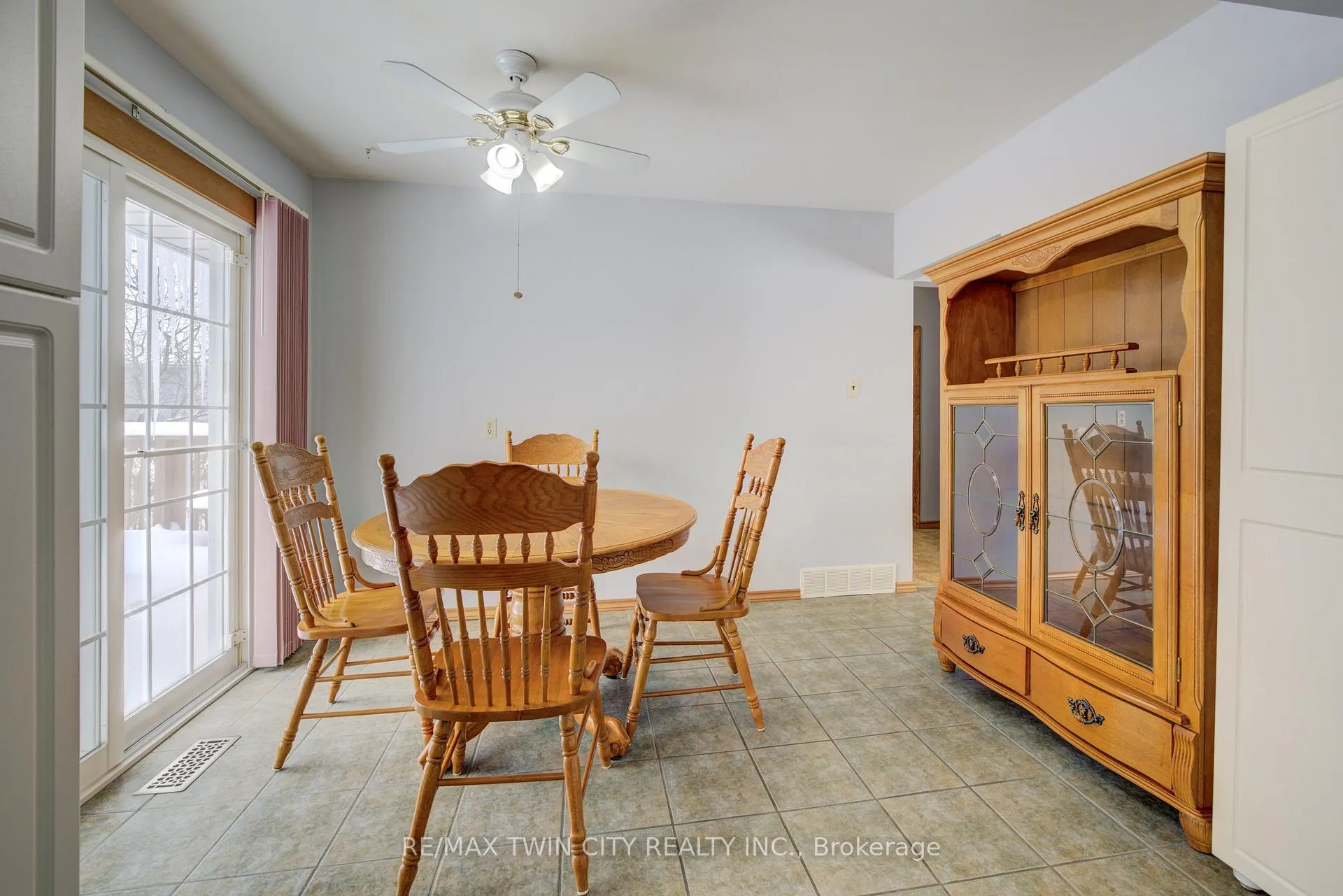 Photo 9 of 98 Clive Road, Kitchener — HOMEH