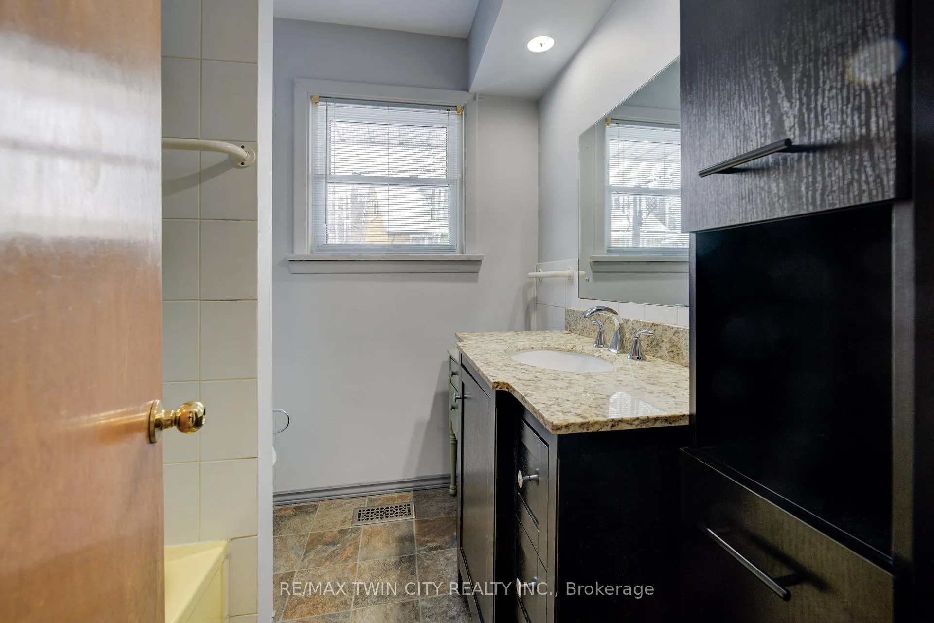 Photo 16 of 98 Clive Road, Kitchener — HOMEH
