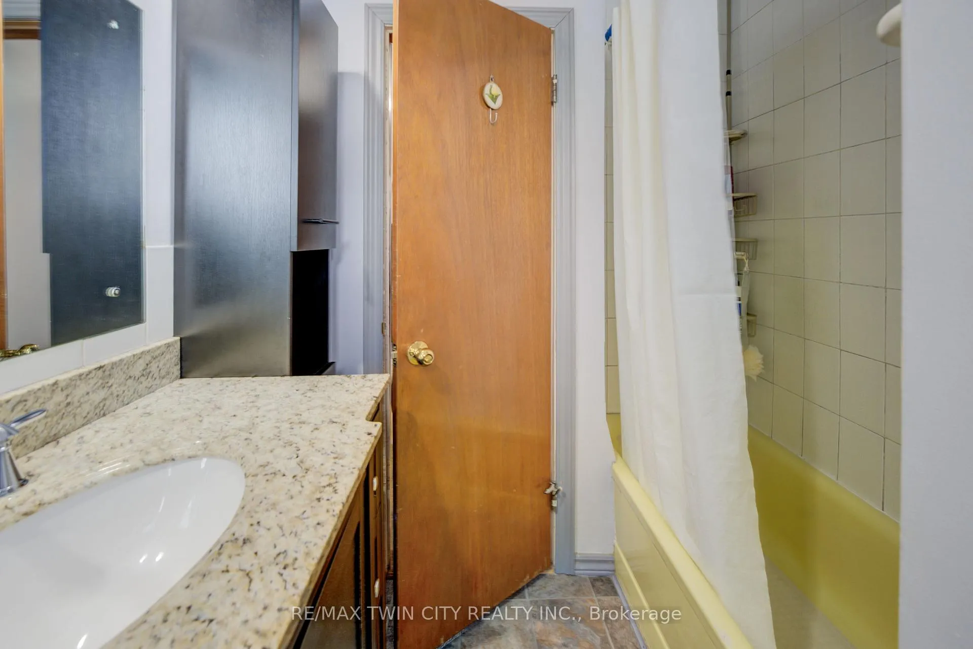 Photo 17 of 98 Clive Road, Kitchener — HOMEH