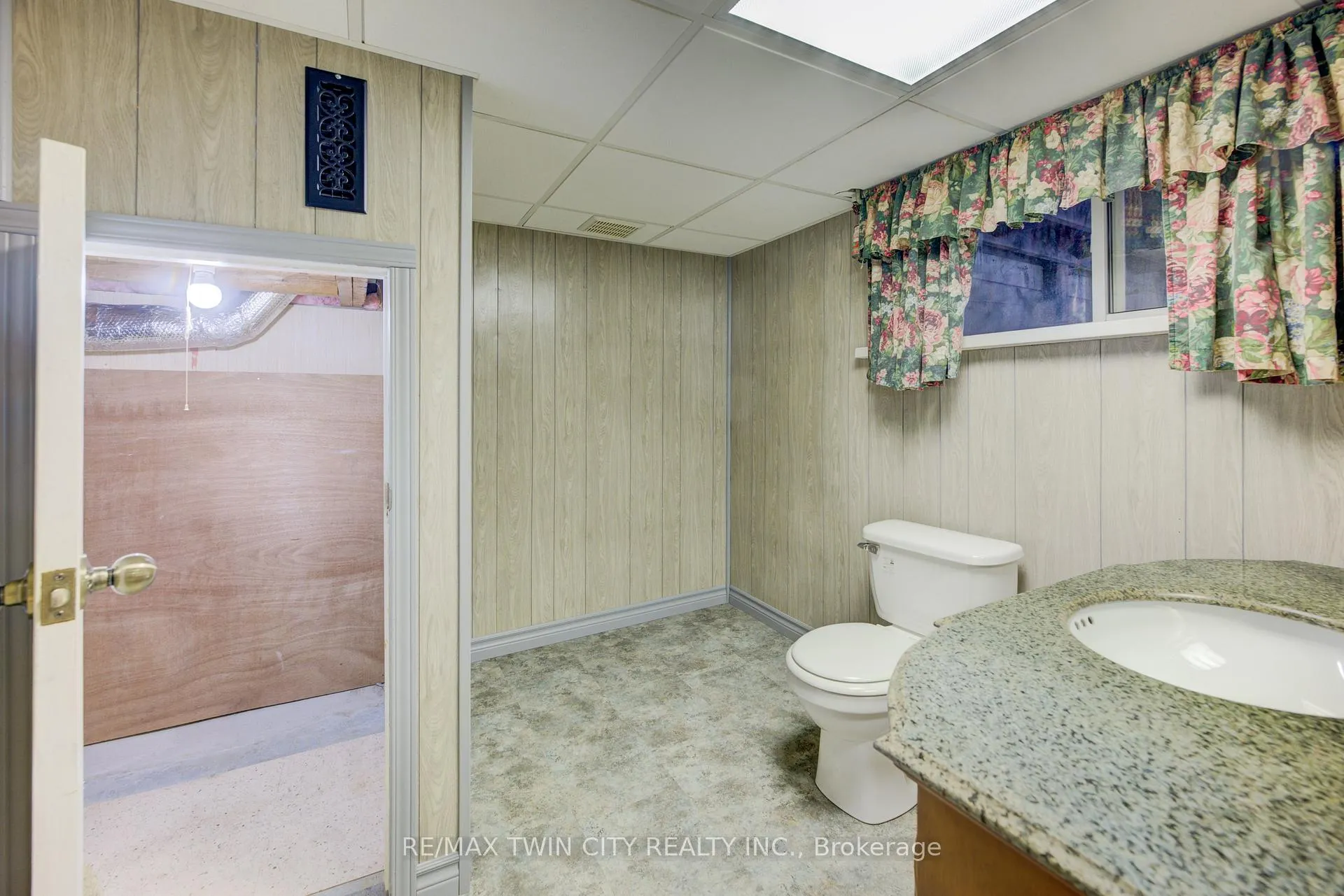 Photo 19 of 98 Clive Road, Kitchener — HOMEH