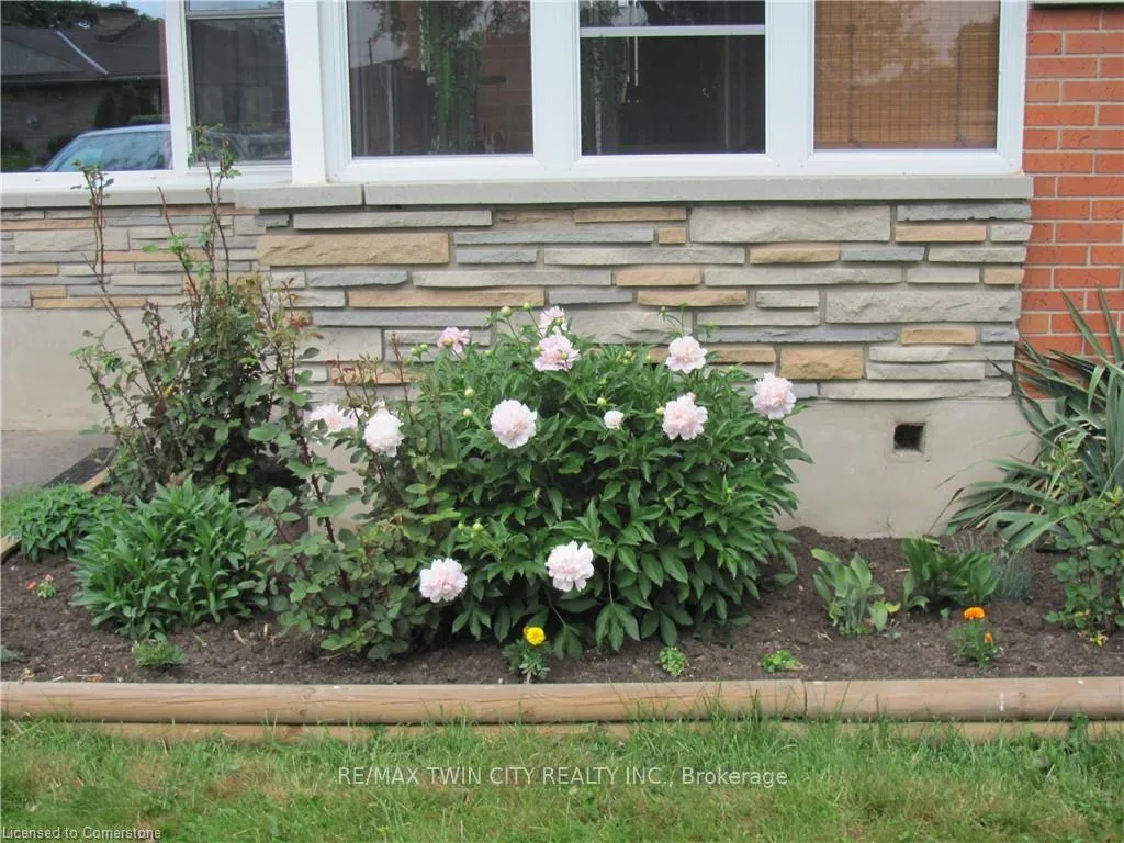 Photo 36 of 98 Clive Road, Kitchener — HOMEH