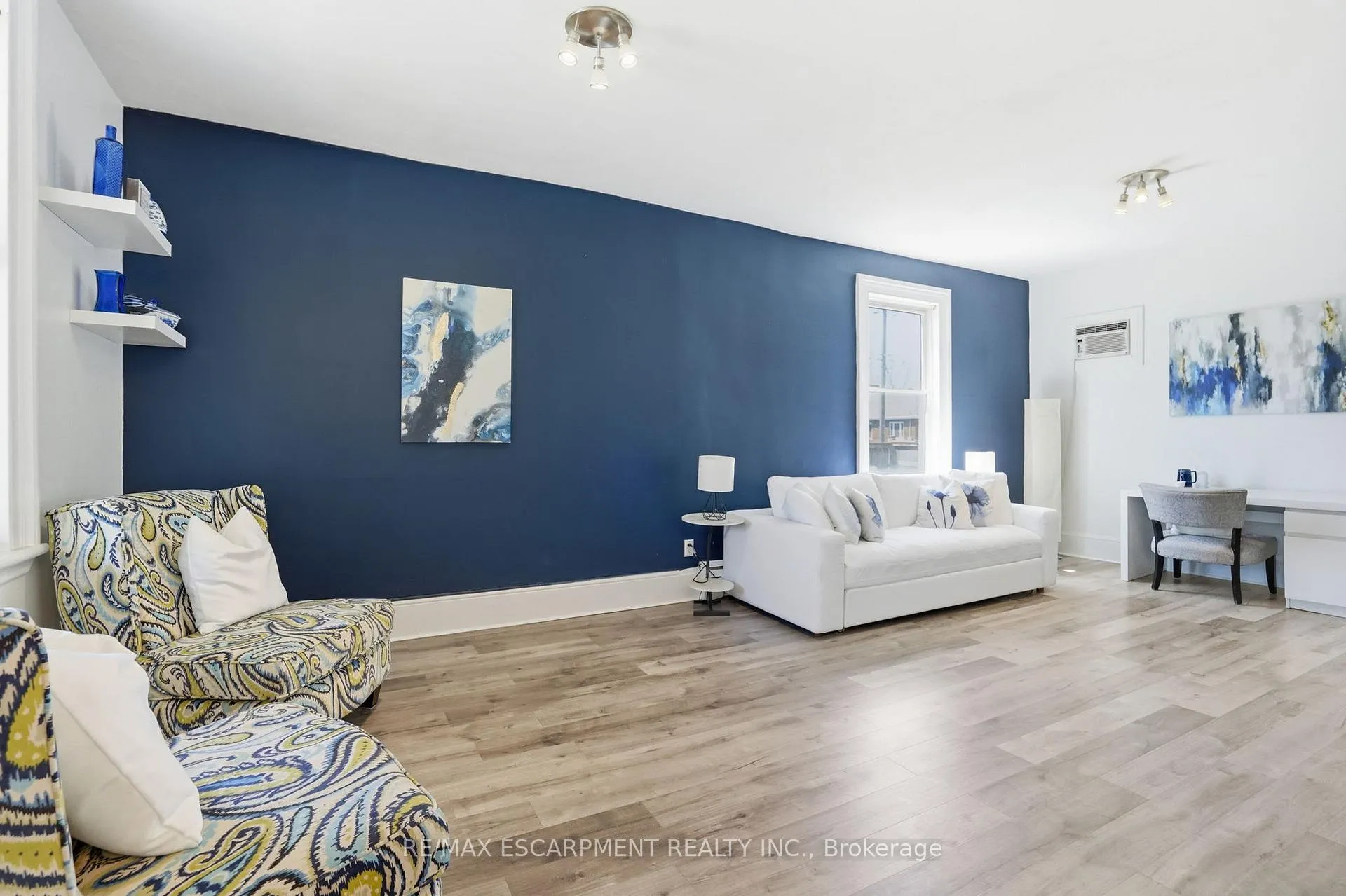 Photo 3 of 73 Sherwood Drive, Brantford — HOMEH