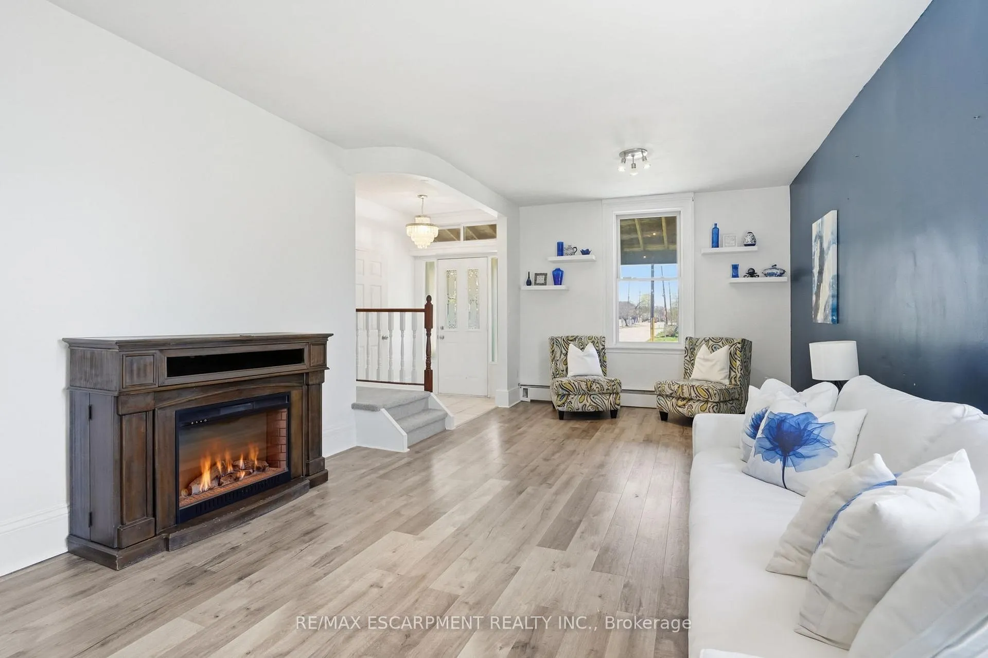 Photo 6 of 73 Sherwood Drive, Brantford — HOMEH