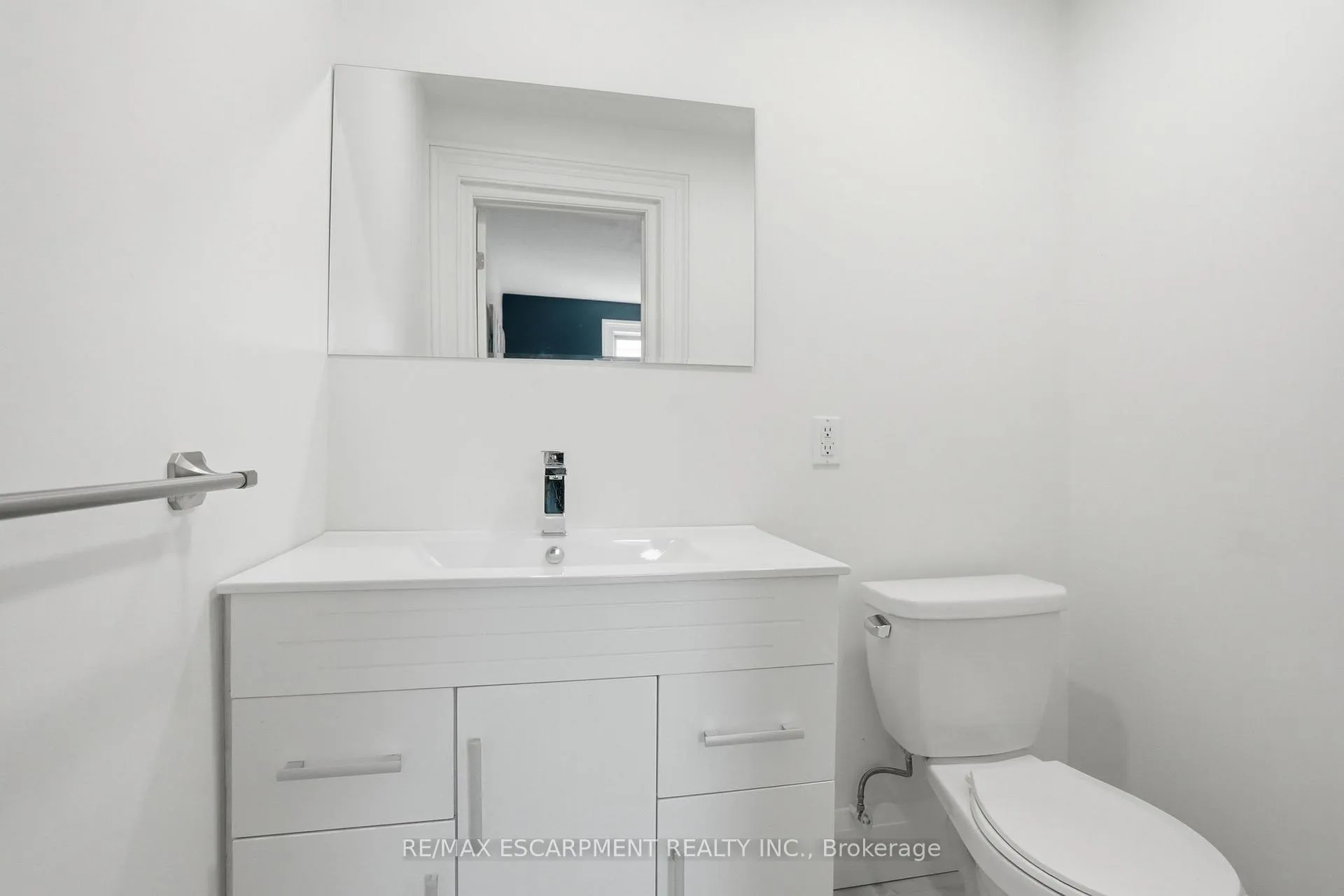 Photo 7 of 73 Sherwood Drive, Brantford — HOMEH