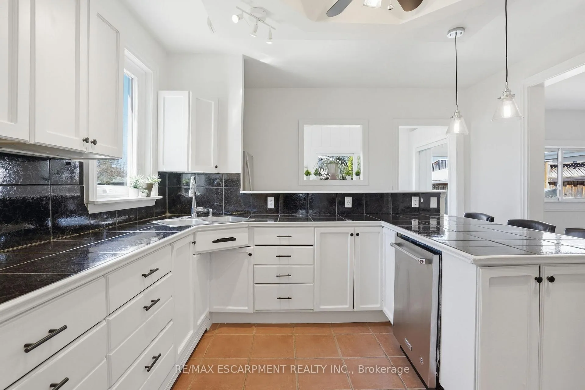 Photo 8 of 73 Sherwood Drive, Brantford — HOMEH