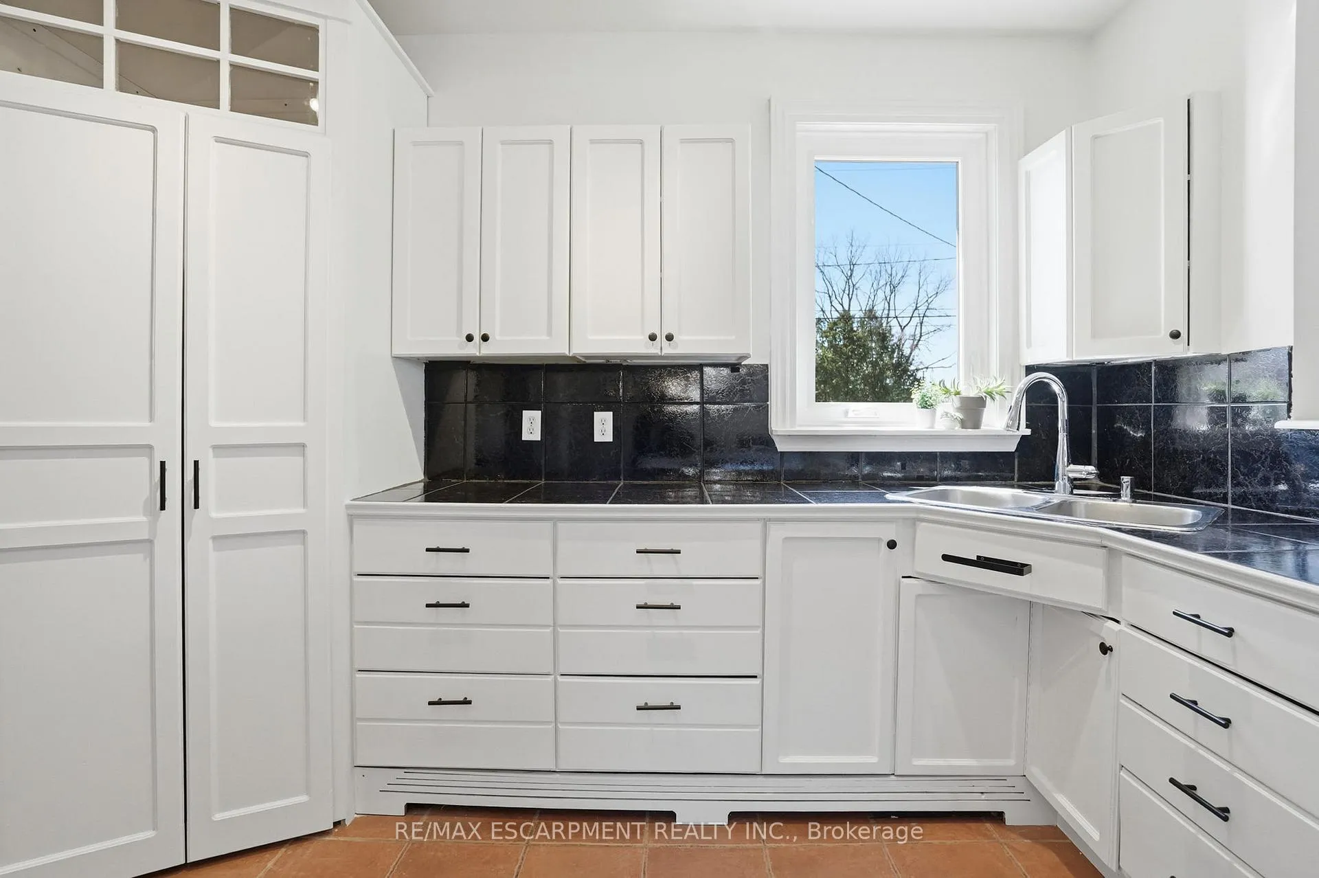 Photo 9 of 73 Sherwood Drive, Brantford — HOMEH