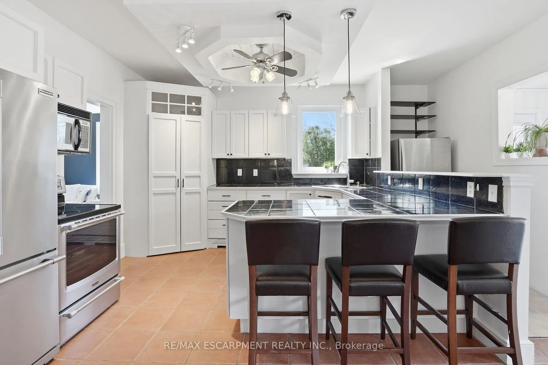 Photo 10 of 73 Sherwood Drive, Brantford — HOMEH