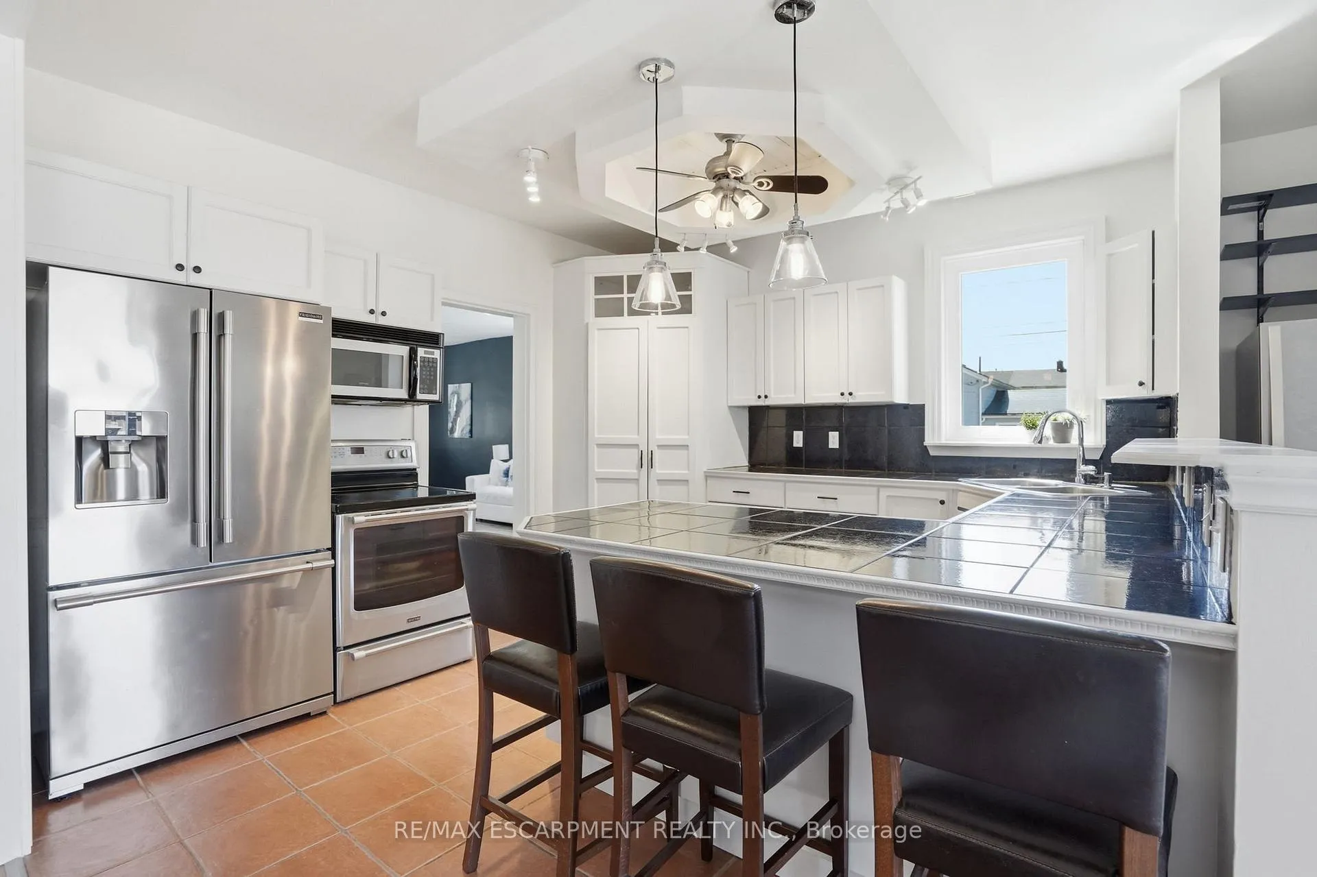 Photo 11 of 73 Sherwood Drive, Brantford — HOMEH