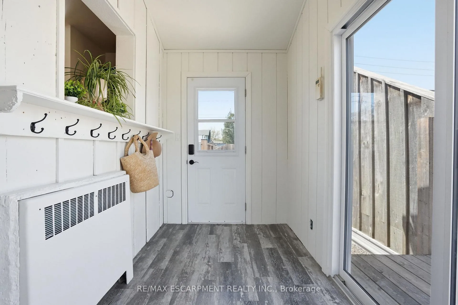 Photo 15 of 73 Sherwood Drive, Brantford — HOMEH
