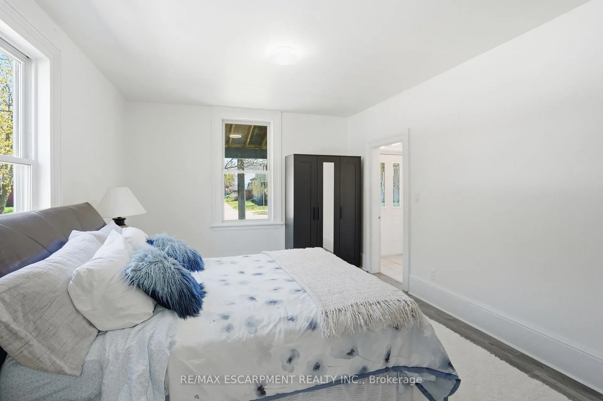 Photo 19 of 73 Sherwood Drive, Brantford — HOMEH