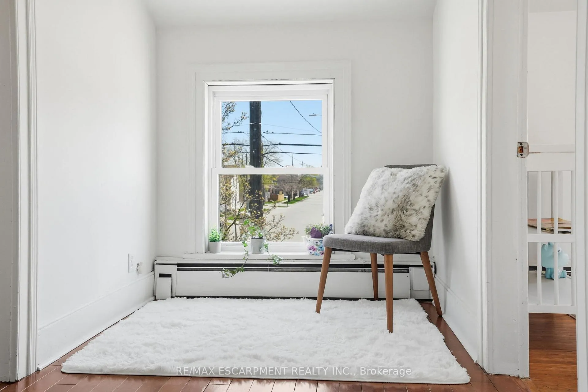 Photo 24 of 73 Sherwood Drive, Brantford — HOMEH