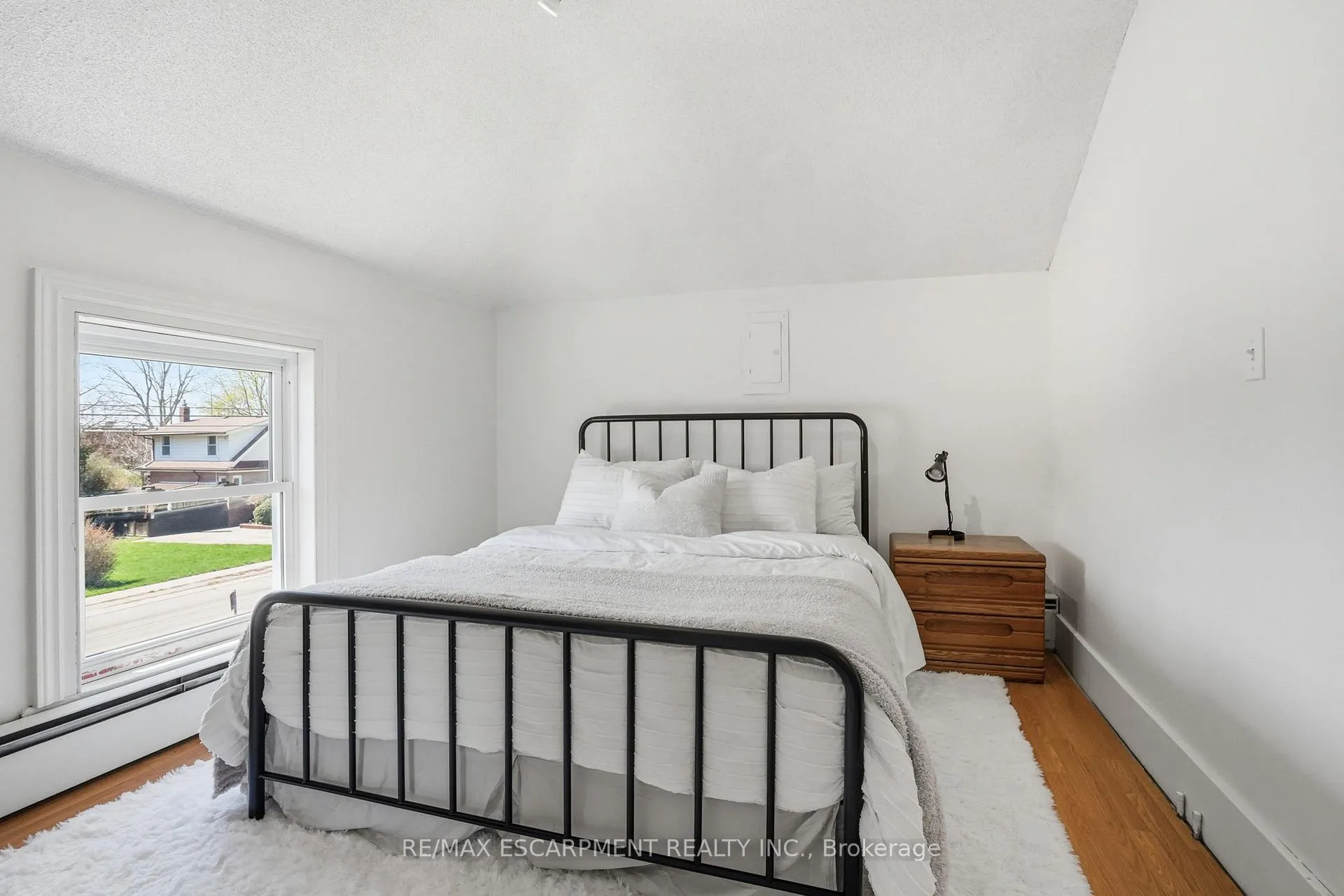 Photo 25 of 73 Sherwood Drive, Brantford — HOMEH