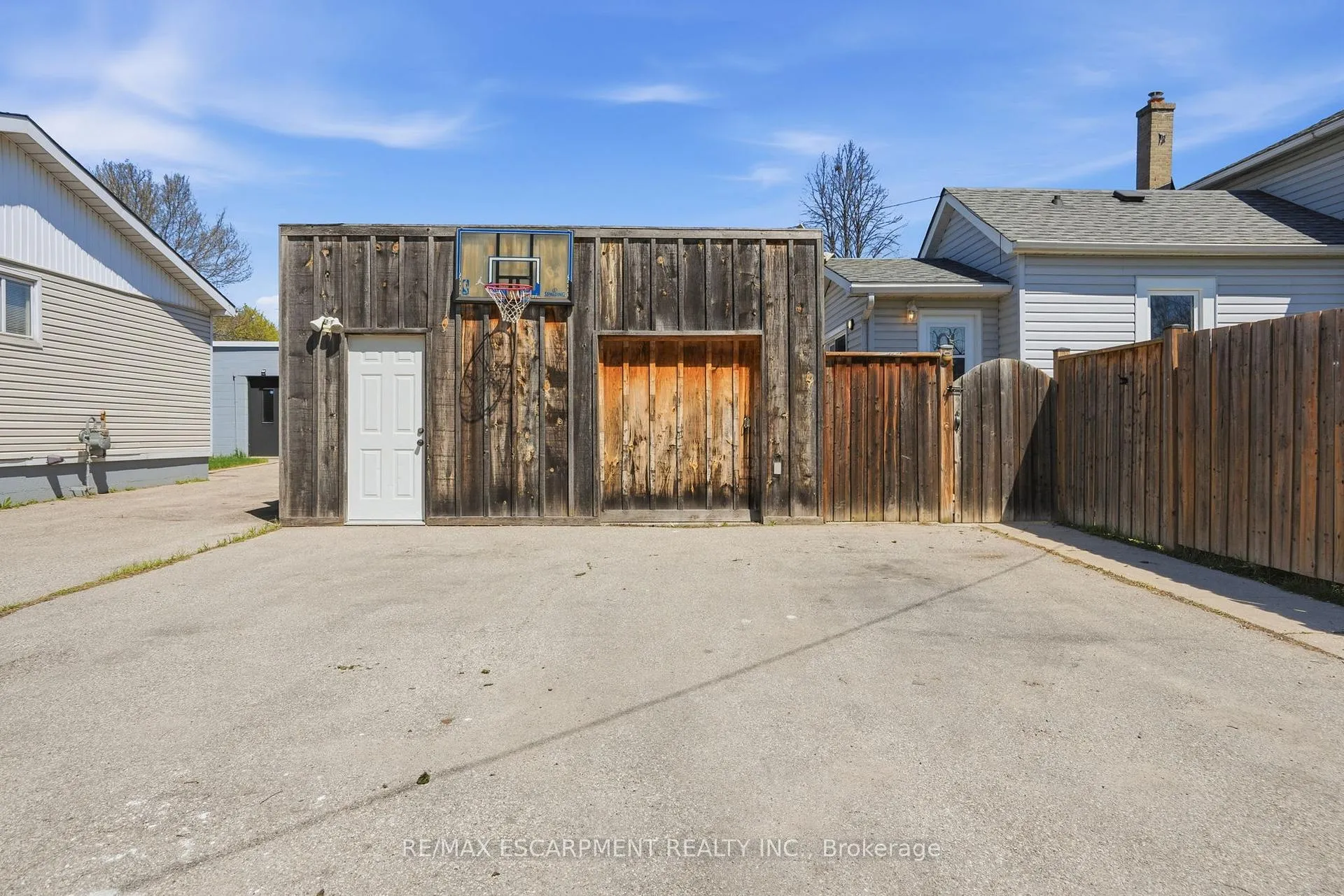 Photo 44 of 73 Sherwood Drive, Brantford — HOMEH