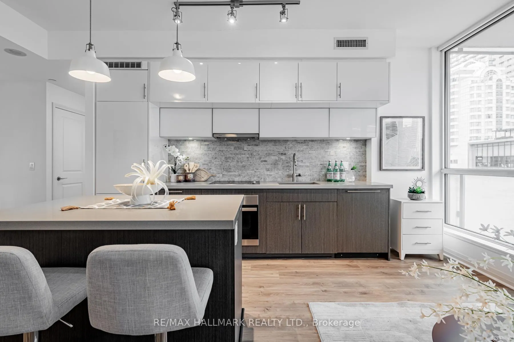 Photo 4 of Unit 901, 8 Mercer Street, Toronto, Waterfront Communities — HOMEH
