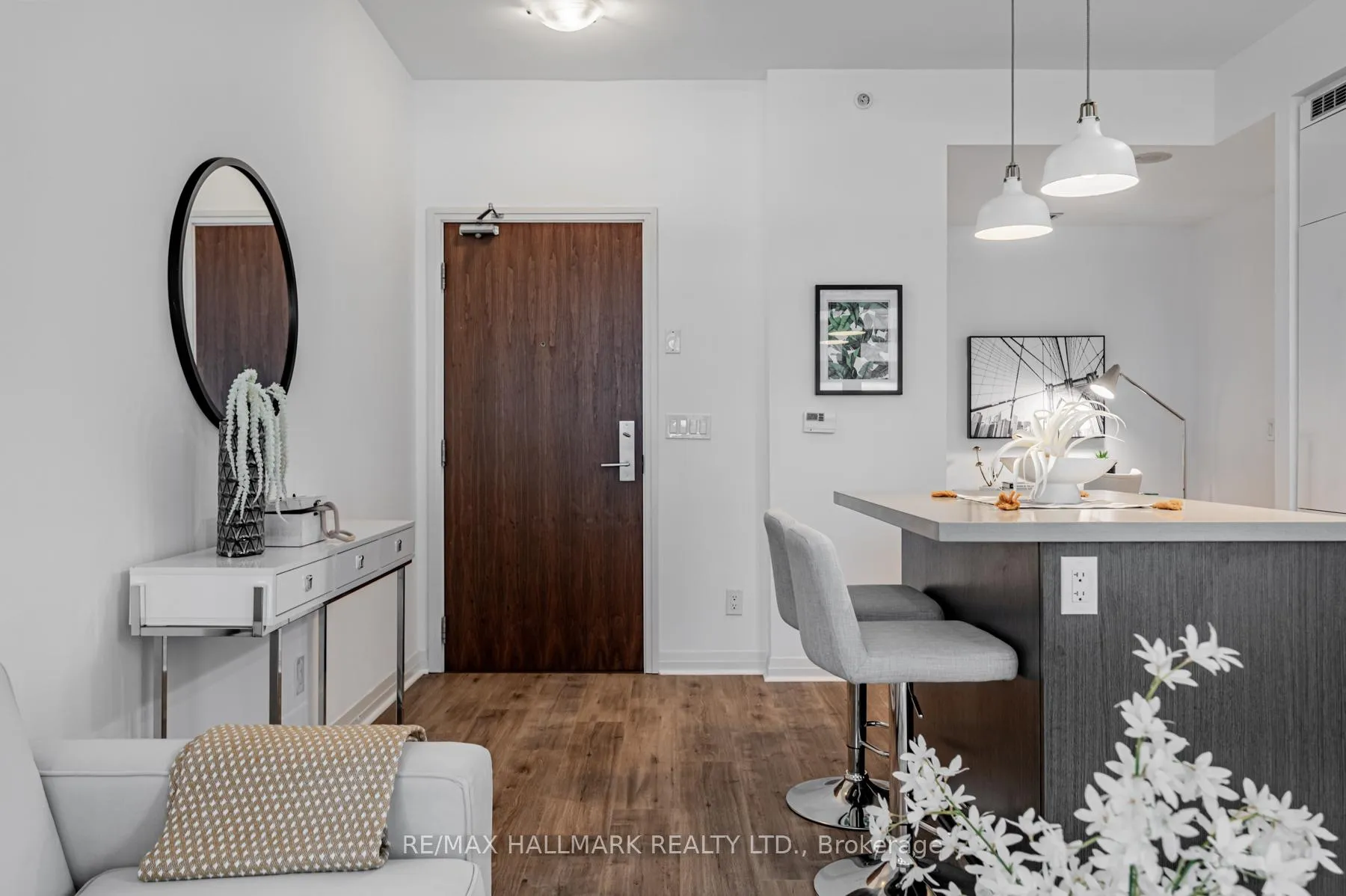 Photo 5 of Unit 901, 8 Mercer Street, Toronto, Waterfront Communities — HOMEH