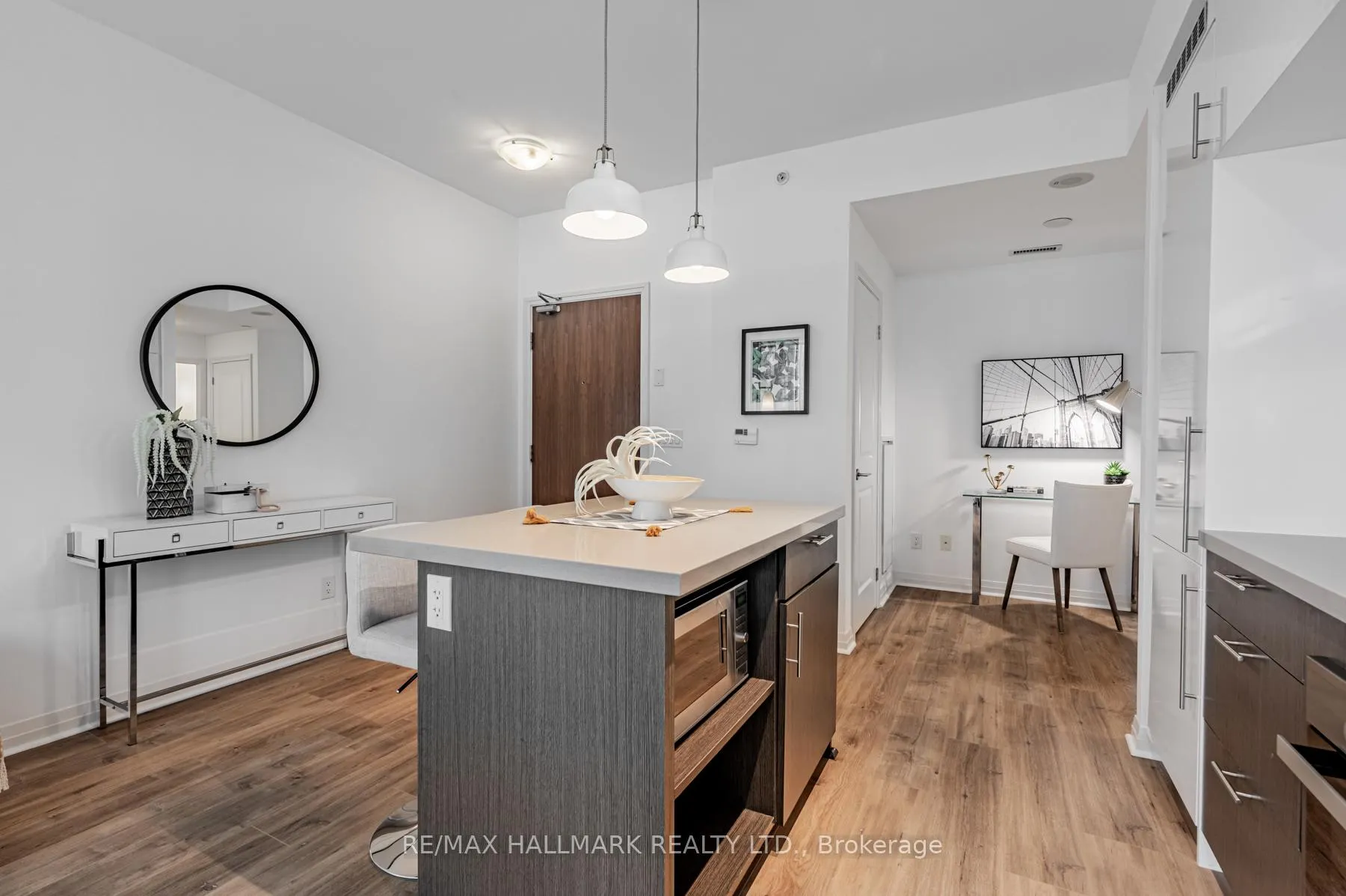 Photo 6 of Unit 901, 8 Mercer Street, Toronto, Waterfront Communities — HOMEH