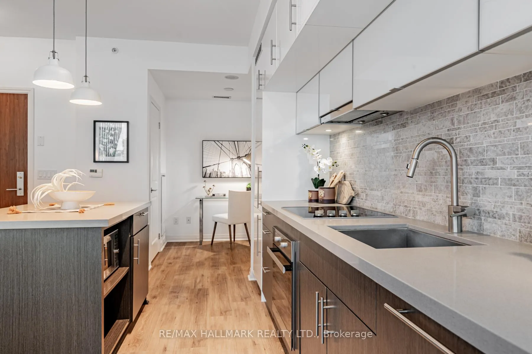 Photo 8 of Unit 901, 8 Mercer Street, Toronto, Waterfront Communities — HOMEH