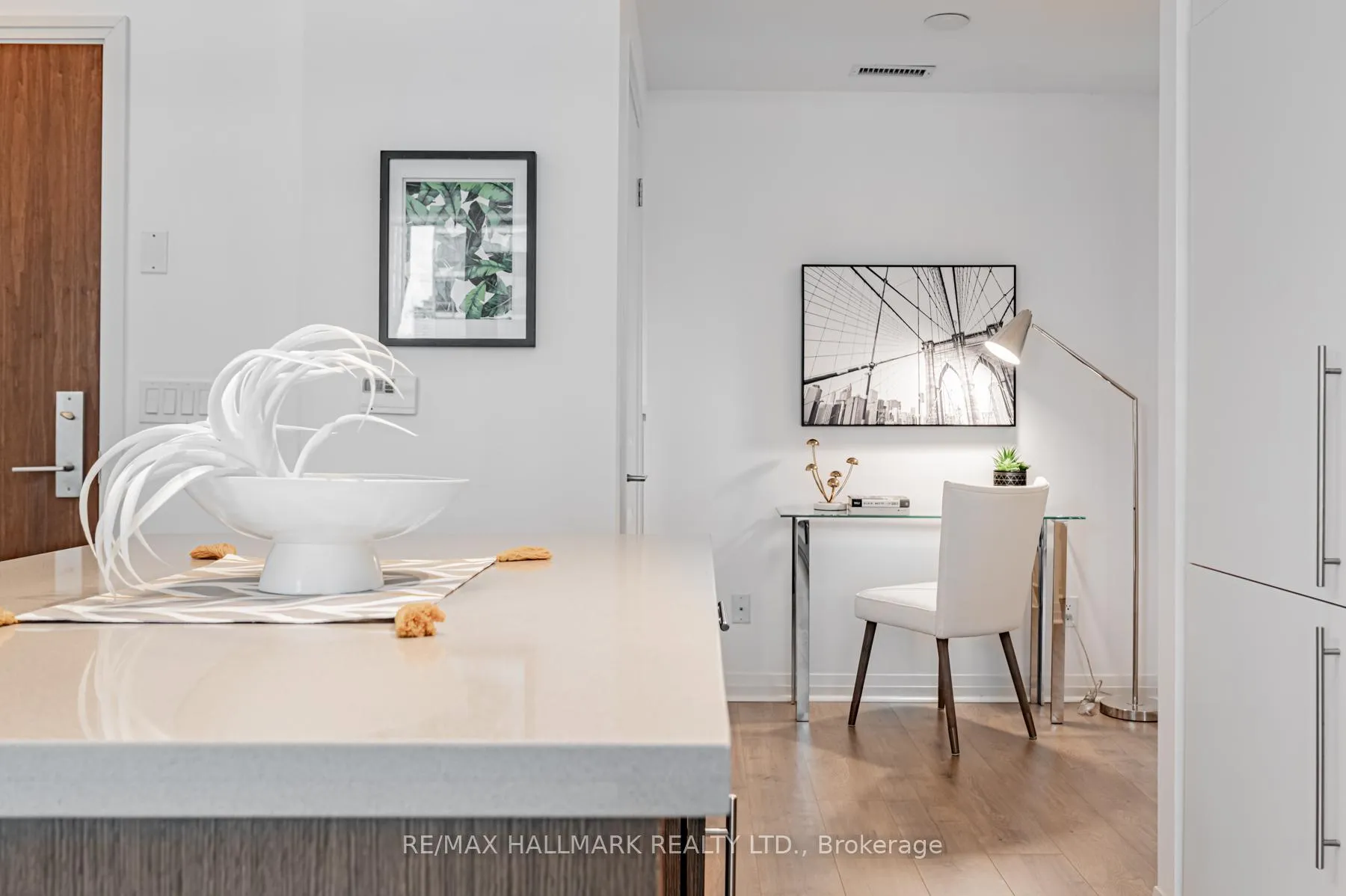 Photo 14 of Unit 901, 8 Mercer Street, Toronto, Waterfront Communities — HOMEH