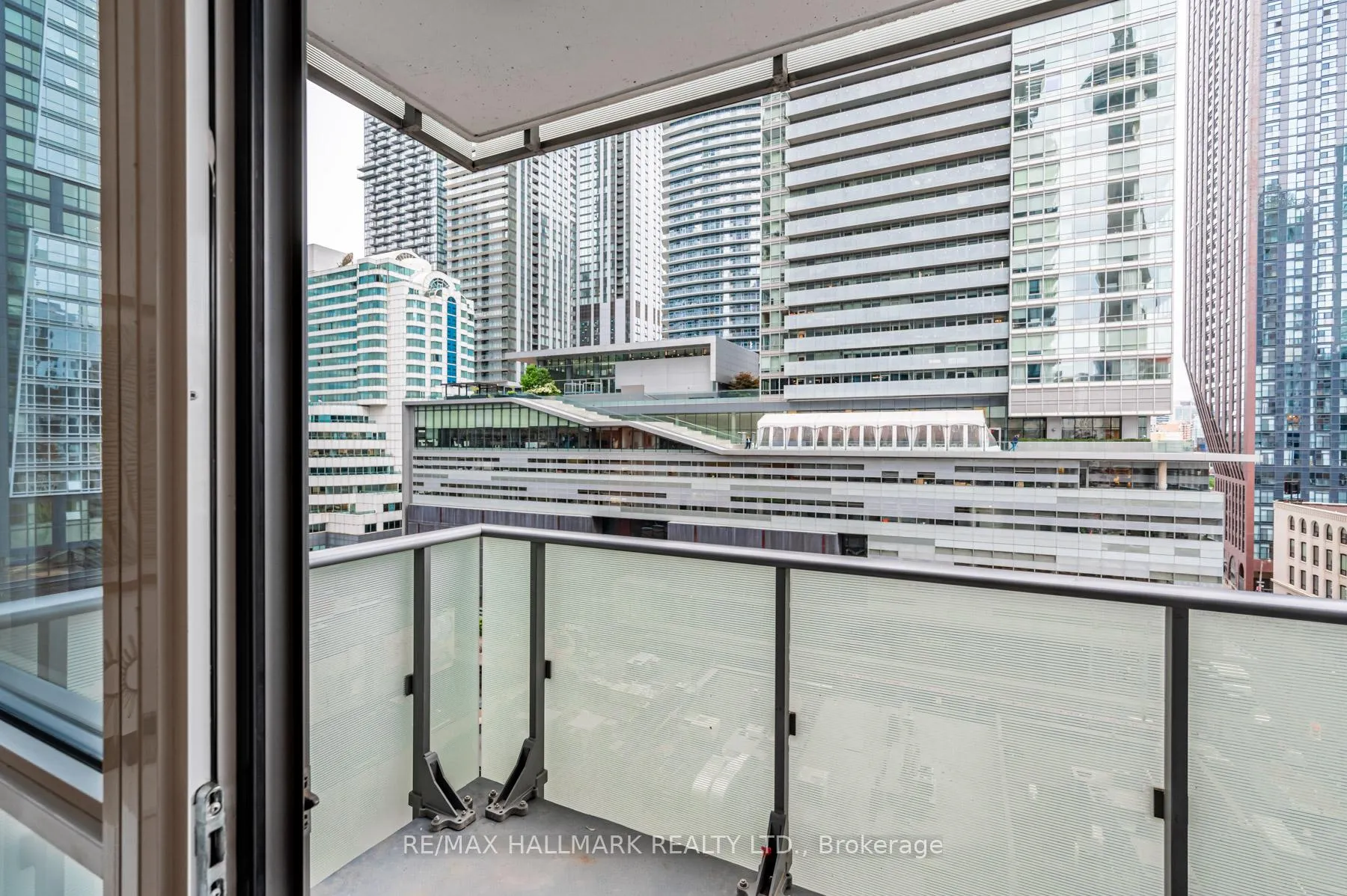 Photo 22 of Unit 901, 8 Mercer Street, Toronto, Waterfront Communities — HOMEH