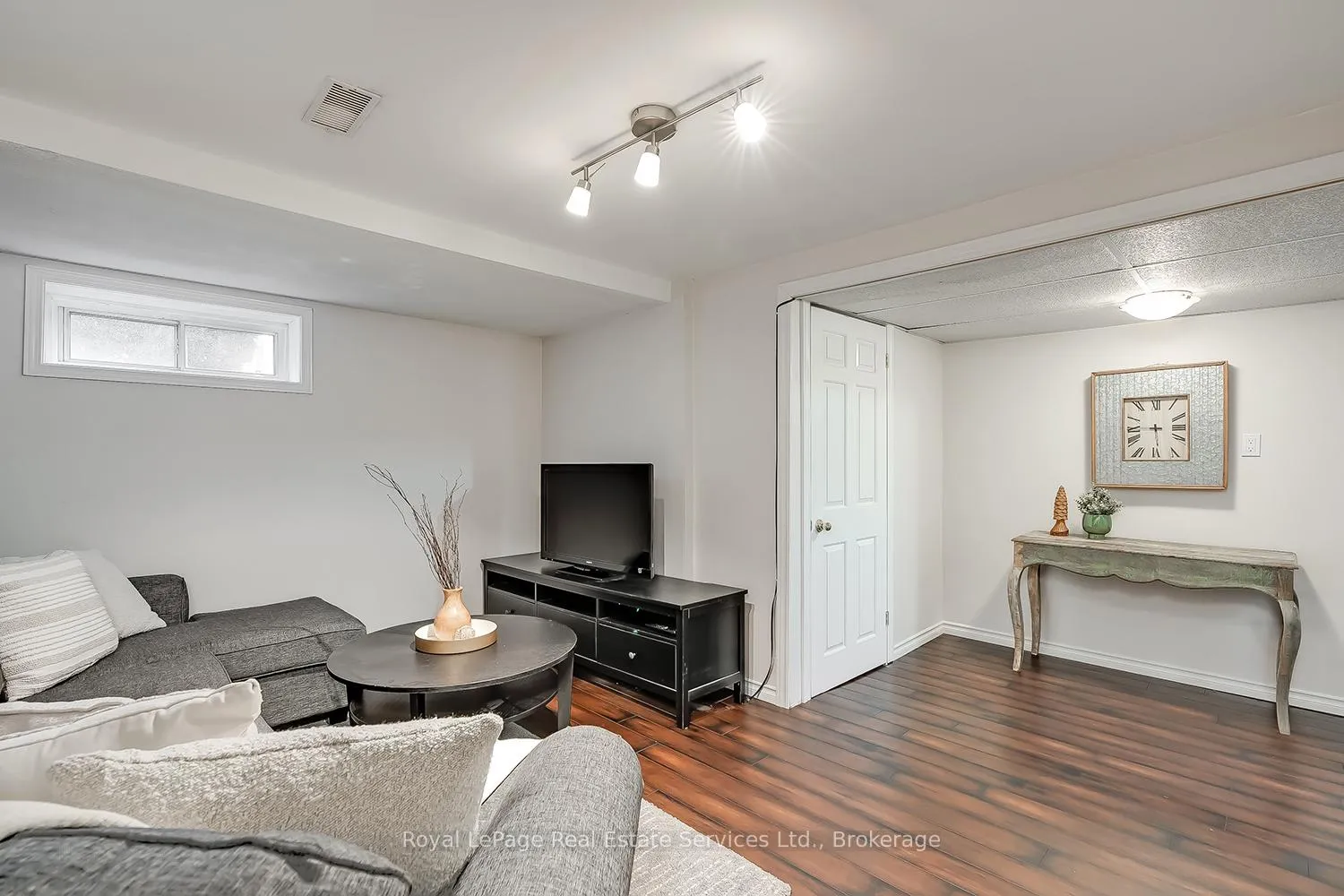 Photo 24 of 1573 Westminster Place, Burlington, Mountainside — HOMEH