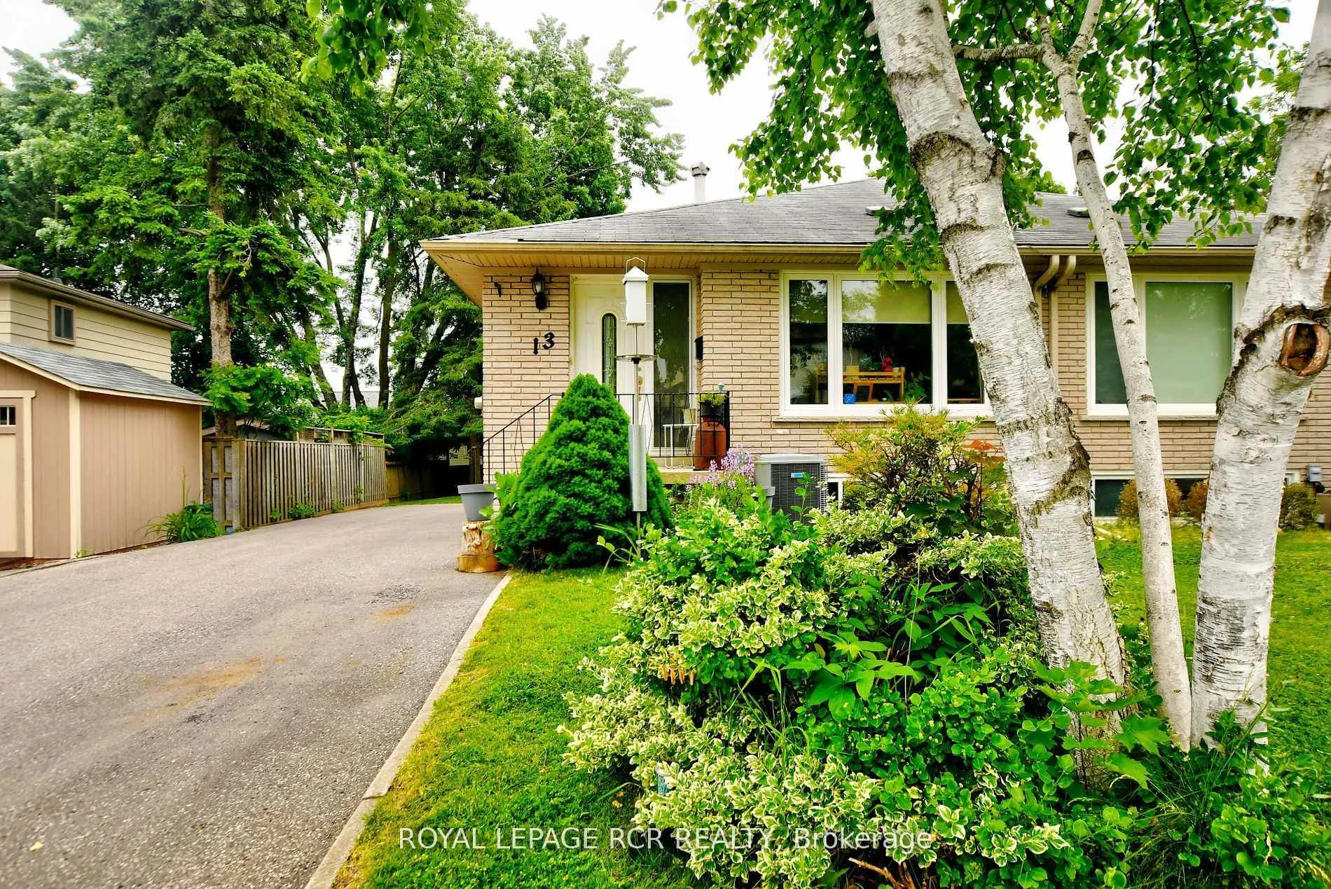 Photo 2 of 13 McDonald Drive, Aurora, Aurora Heights — HOMEH