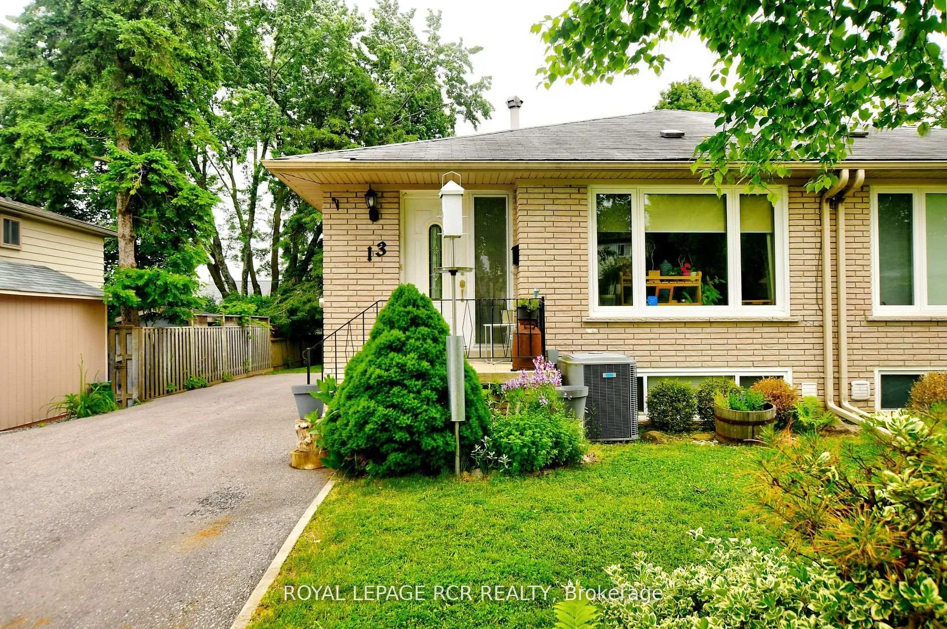 Photo 3 of 13 McDonald Drive, Aurora, Aurora Heights — HOMEH