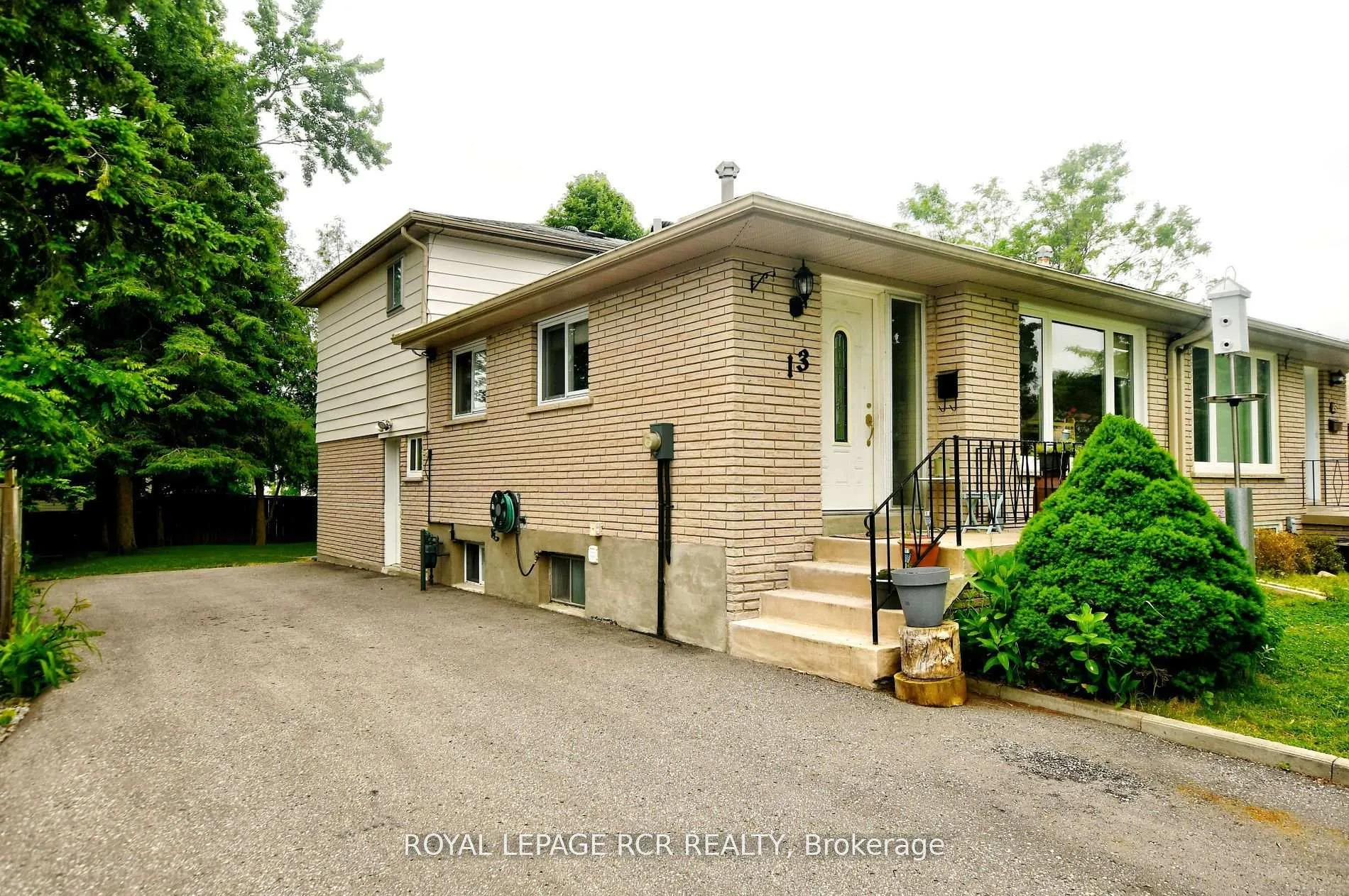 Photo 5 of 13 McDonald Drive, Aurora, Aurora Heights — HOMEH