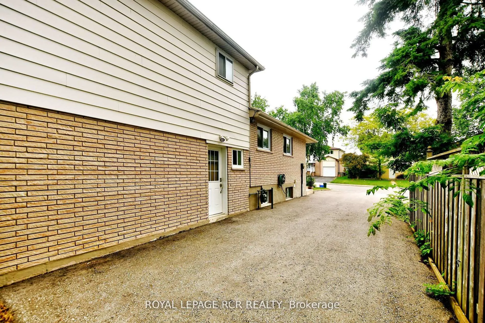 Photo 6 of 13 McDonald Drive, Aurora, Aurora Heights — HOMEH