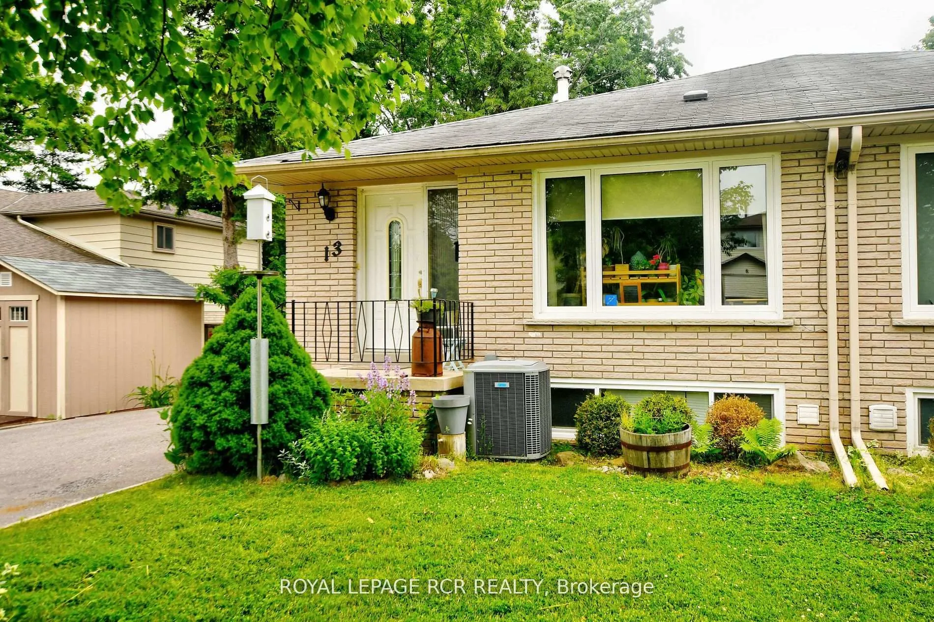 Photo 11 of 13 McDonald Drive, Aurora, Aurora Heights — HOMEH