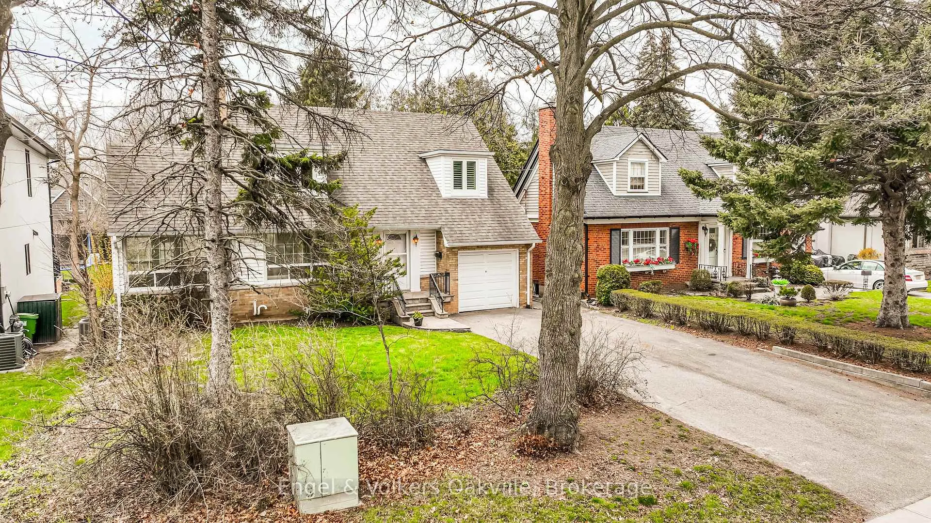 Photo 3 of 98 Prince Edward Drive S, Etobicoke, Stonegate-Queensway — HOMEH
