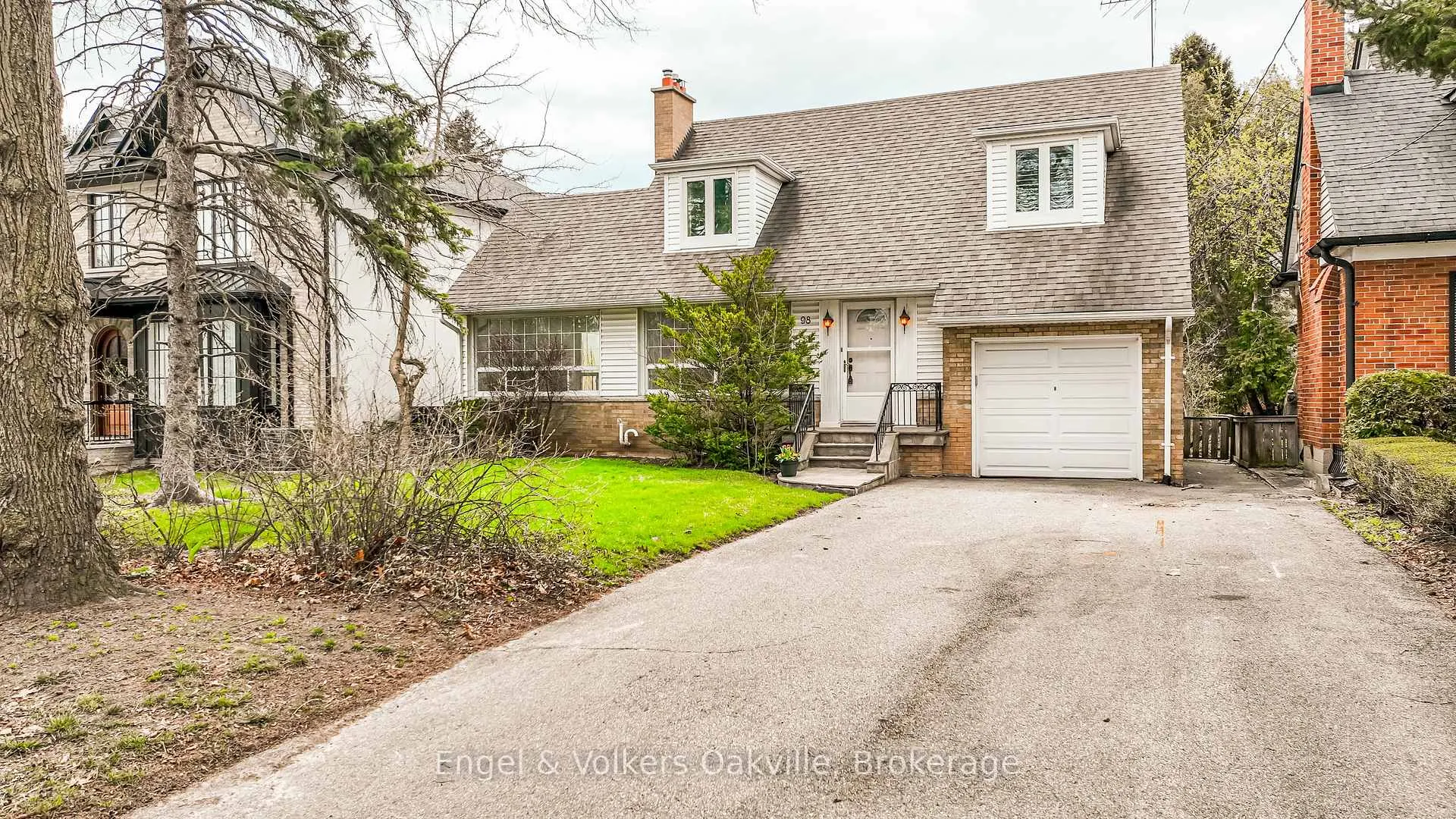 Photo 4 of 98 Prince Edward Drive S, Etobicoke, Stonegate-Queensway — HOMEH