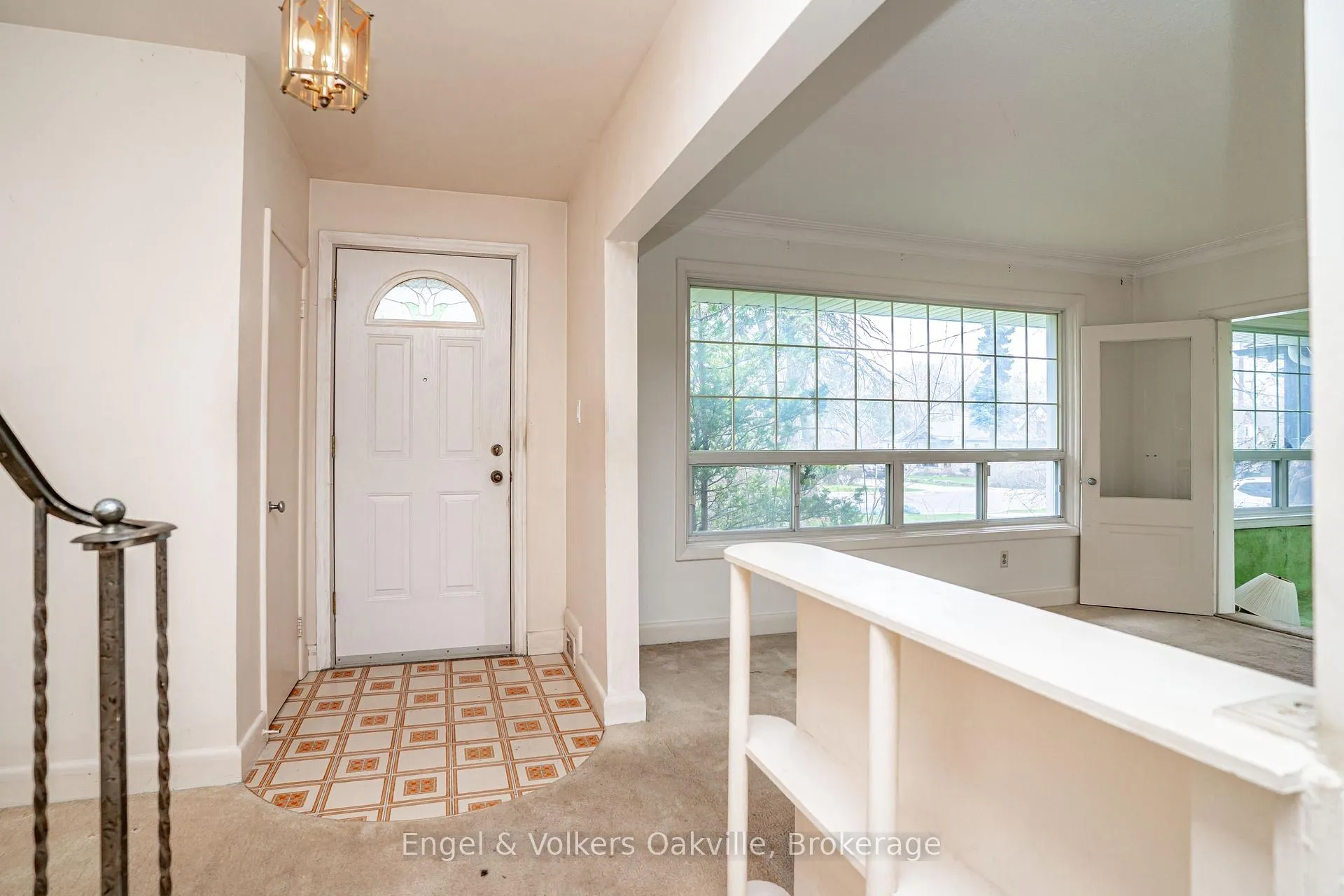 Photo 7 of 98 Prince Edward Drive S, Etobicoke, Stonegate-Queensway — HOMEH
